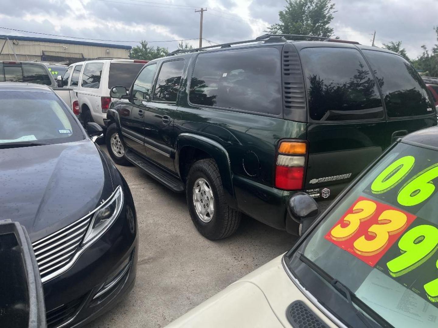 2004 GREEN CHEVROLET SUBURBAN 1500 2WD (3GNEC16Z54G) with an 5.3L V8 OHV 16V FFV engine, AUTOMATIC transmission, located at 2303 West Mt. Houston, Houston, 77038, (281) 507-3956, 29.771597, -95.339569 - Photo#2