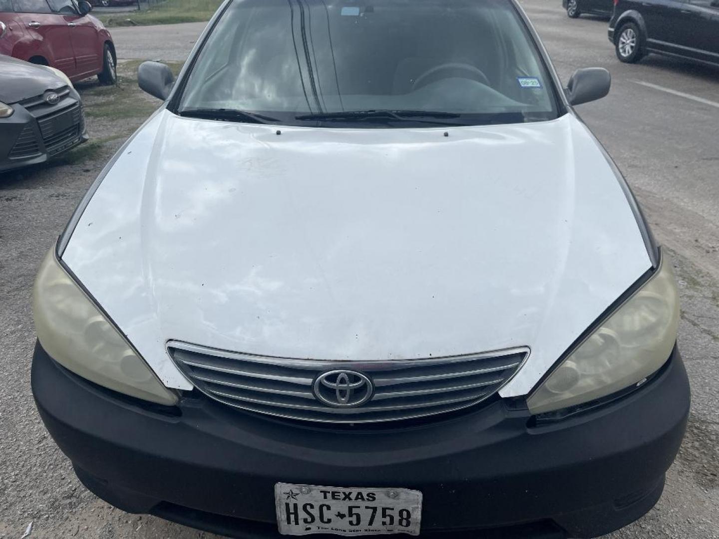 2005 GRAY TOYOTA CAMRY LE (4T1BE32K45U) with an 2.4L L4 DOHC 16V engine, AUTOMATIC transmission, located at 2303 West Mt. Houston, Houston, 77038, (281) 507-3956, 29.771597, -95.339569 - Photo#0
