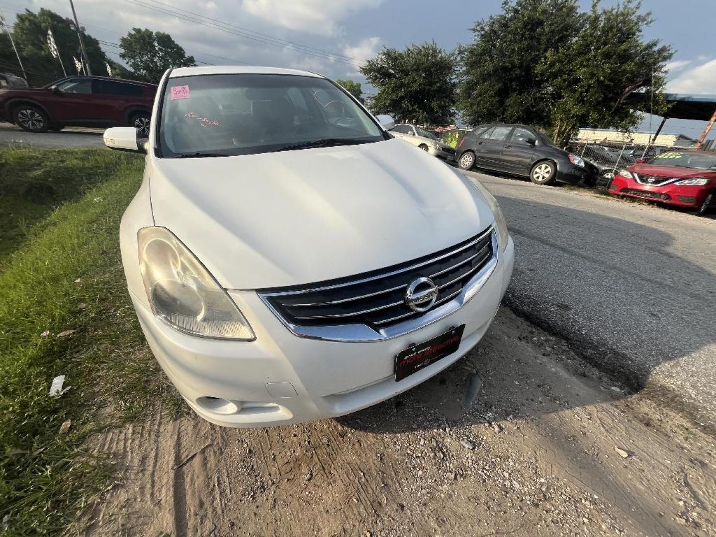 2012 WHITE NISSAN ALTIMA 2.5 S (1N4AL2AP9CN) with an 2.5L L4 DOHC 16V engine, AUTOMATIC transmission, located at 2303 West Mt. Houston, Houston, 77038, (281) 507-3956, 29.771597, -95.339569 - Photo#1
