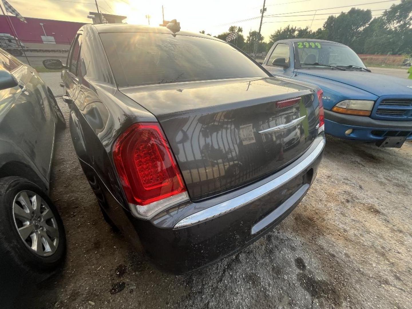 2017 GRAY CHRYSLER 300 Limited RWD (2C3CCAAG9HH) with an 3.6L V6 SOHC 24V engine, AUTOMATIC transmission, located at 2303 West Mt. Houston, Houston, 77038, (281) 507-3956, 29.771597, -95.339569 - Photo#4