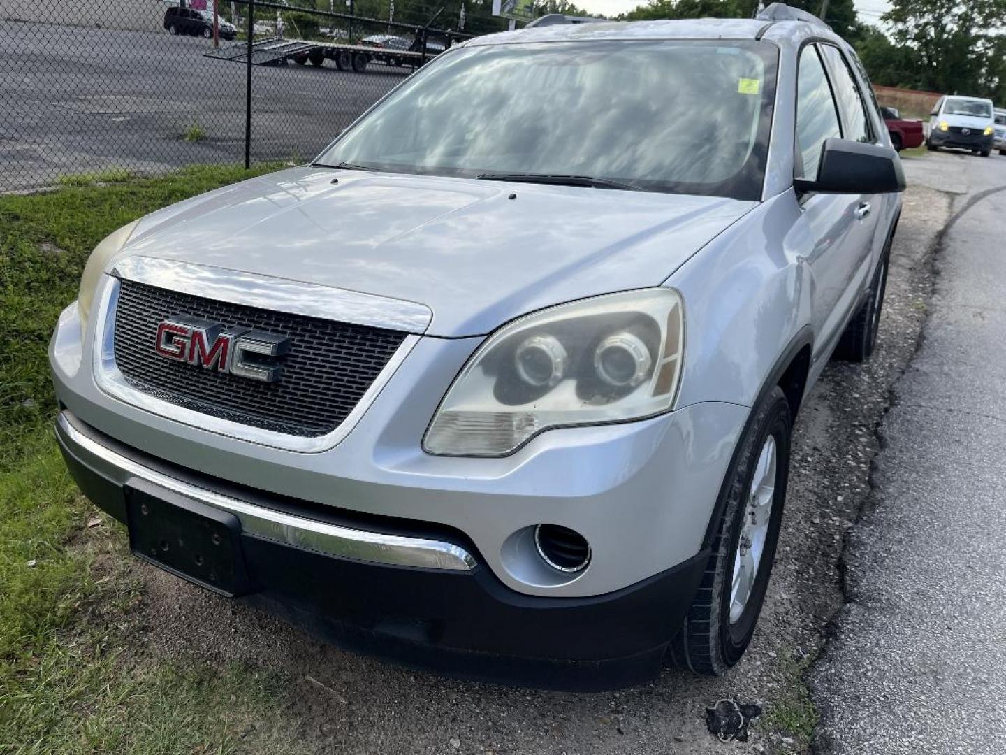 2010 GRAY GMC ACADIA sl (1GKLVKED7AJ) with an 3.6L V6 DOHC 24V engine, AUTOMATIC transmission, located at 2303 West Mt. Houston, Houston, 77038, (281) 507-3956, 29.771597, -95.339569 - Photo#0