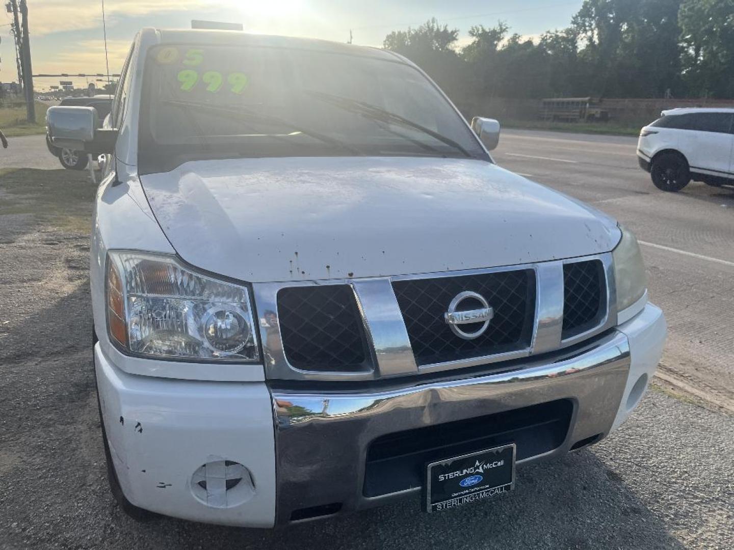 2005 WHITE NISSAN TITAN XE King Cab 2WD (1N6BA06A85N) with an 5.6L V8 DOHC 32V FFV engine, AUTOMATIC transmission, located at 2303 West Mt. Houston, Houston, 77038, (281) 507-3956, 29.771597, -95.339569 - Photo#2