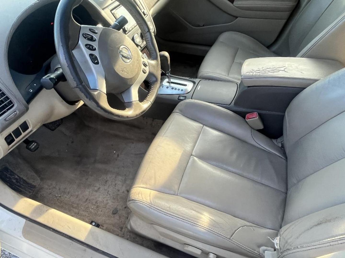 2008 WHITE NISSAN ALTIMA HYBRID HEV (1N4CL21E48C) with an 2.5L L4 DOHC 16V HYBRID engine, AUTOMATIC transmission, located at 2303 West Mt. Houston, Houston, 77038, (281) 507-3956, 29.771597, -95.339569 - Photo#5