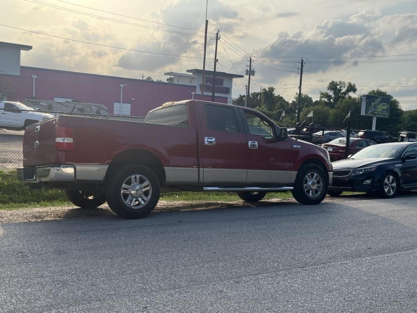 2007 RED FORD F-150 Lariat SuperCrew 2WD (1FTRW12W07K) with an 4.6L V8 SOHC 16V engine, AUTOMATIC transmission, located at 2303 West Mt. Houston, Houston, 77038, (281) 507-3956, 29.771597, -95.339569 - Photo#0
