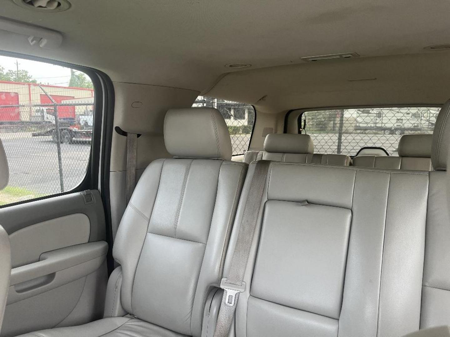 2004 GRAY INFINITI QX56 2WD (5N3AA08A54N) with an 5.6L V8 DOHC 32V engine, AUTOMATIC transmission, located at 2303 West Mt. Houston, Houston, 77038, (281) 507-3956, 29.771597, -95.339569 - Photo#3