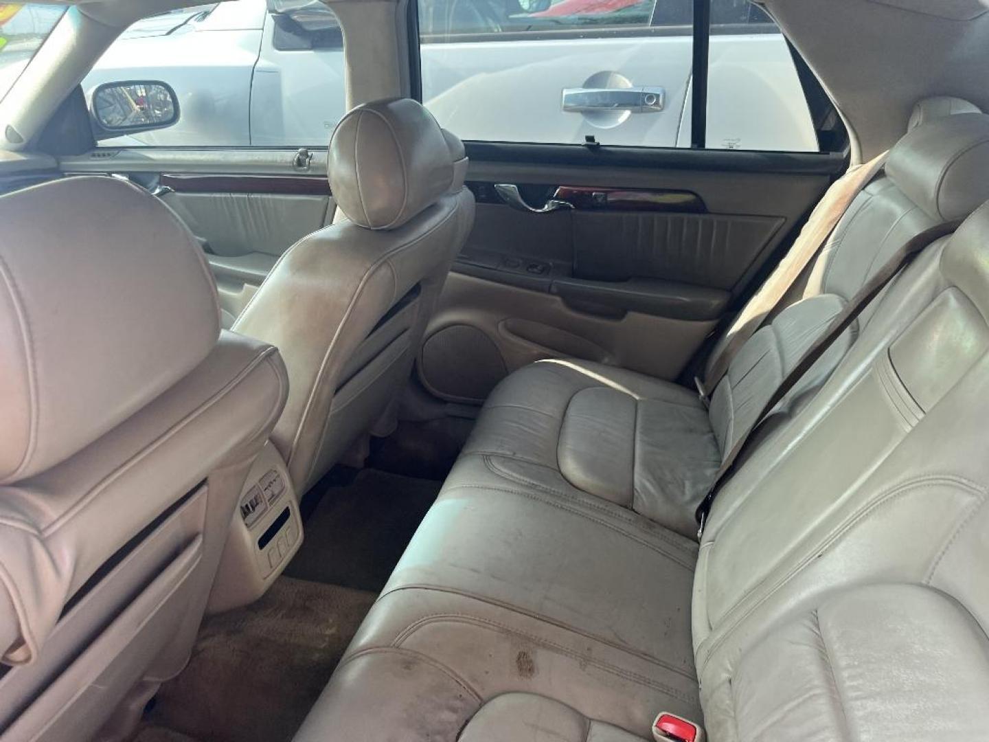 2002 TAN CADILLAC DEVILLE DHS (1G6KE54Y02U) with an 4.6L V8 DOHC 32V engine, AUTOMATIC transmission, located at 2303 West Mt. Houston, Houston, 77038, (281) 507-3956, 29.771597, -95.339569 - Photo#4