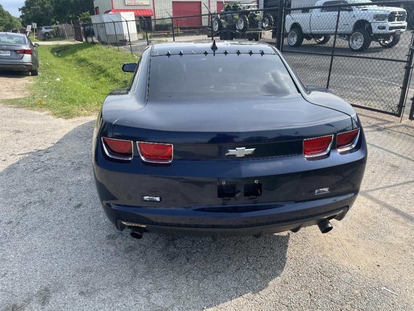 2011 BLUE CHEVROLET CAMARO LT1 Coupe (2G1FB1ED2B9) with an 3.6L V6 DOHC 24V engine, AUTOMATIC transmission, located at 2303 West Mt. Houston, Houston, 77038, (281) 507-3956, 29.771597, -95.339569 - Photo#3