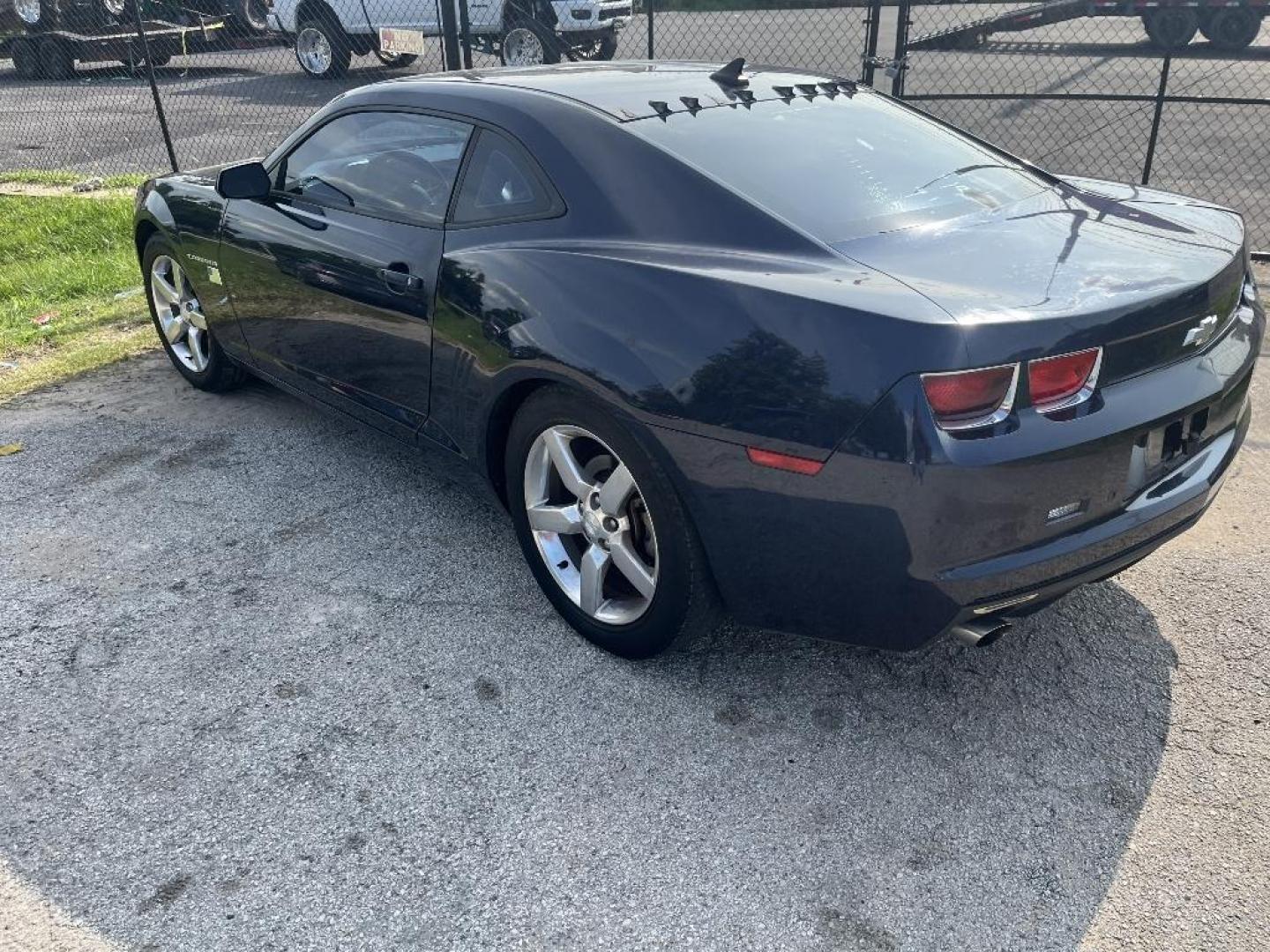 2011 BLUE CHEVROLET CAMARO LT1 Coupe (2G1FB1ED2B9) with an 3.6L V6 DOHC 24V engine, AUTOMATIC transmission, located at 2303 West Mt. Houston, Houston, 77038, (281) 507-3956, 29.771597, -95.339569 - Photo#4