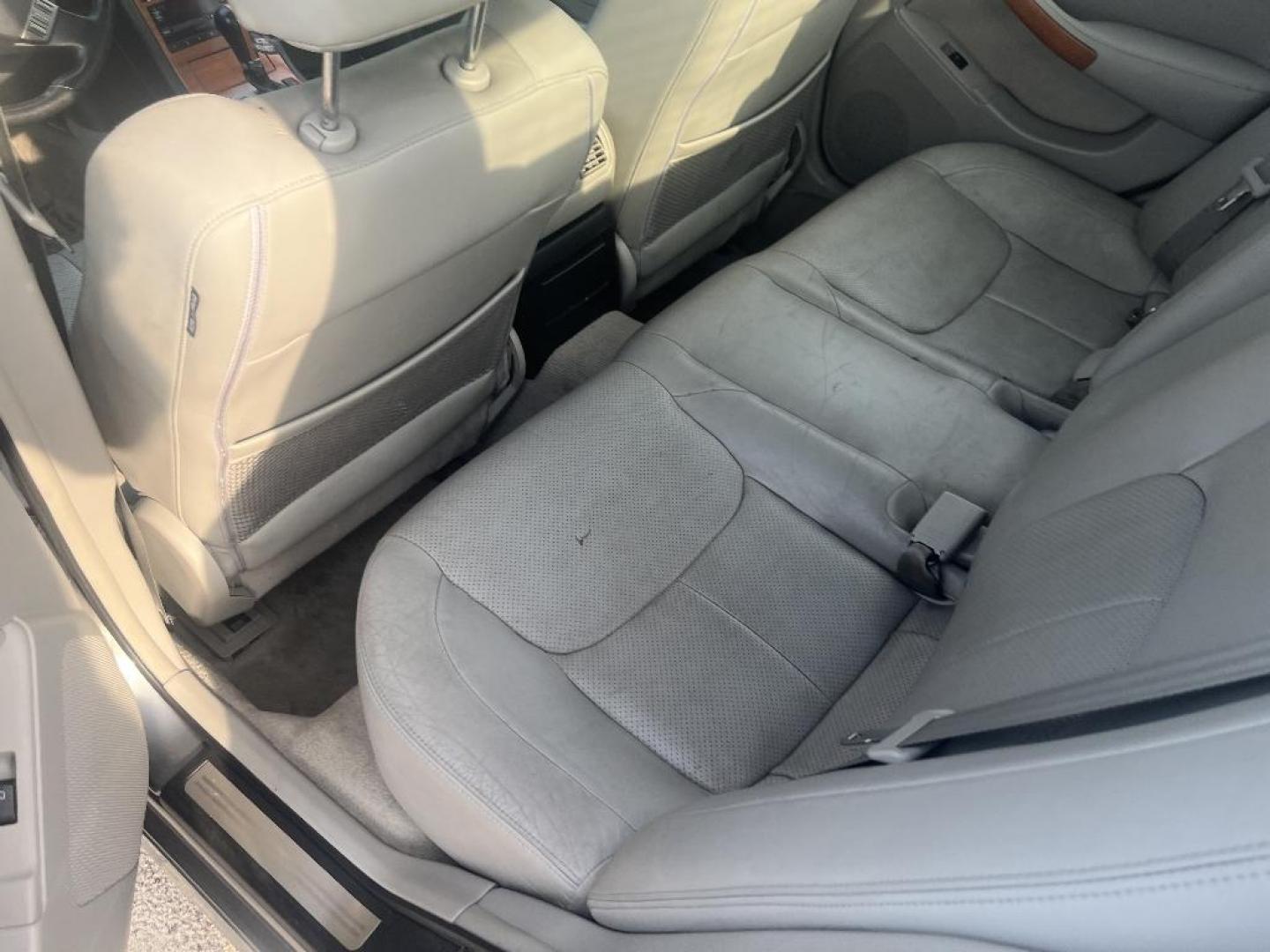 2005 GRAY INFINITI G35 Sedan x AWD (JNKCV51F65M) with an 3.5L V6 DOHC 24V engine, AUTOMATIC transmission, located at 2303 West Mt. Houston, Houston, 77038, (281) 507-3956, 29.771597, -95.339569 - Photo#3
