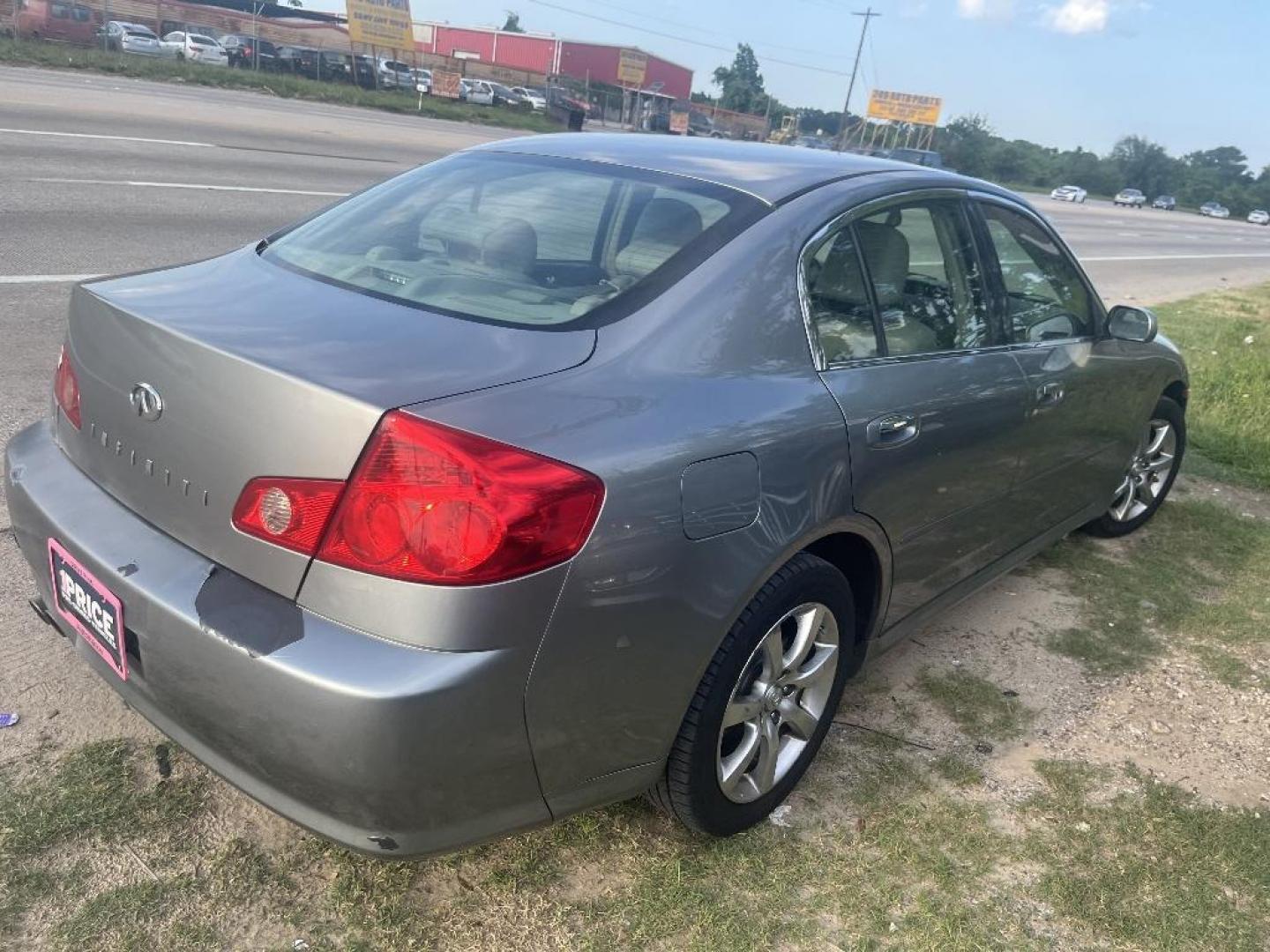 2005 GRAY INFINITI G35 Sedan x AWD (JNKCV51F65M) with an 3.5L V6 DOHC 24V engine, AUTOMATIC transmission, located at 2303 West Mt. Houston, Houston, 77038, (281) 507-3956, 29.771597, -95.339569 - Photo#6