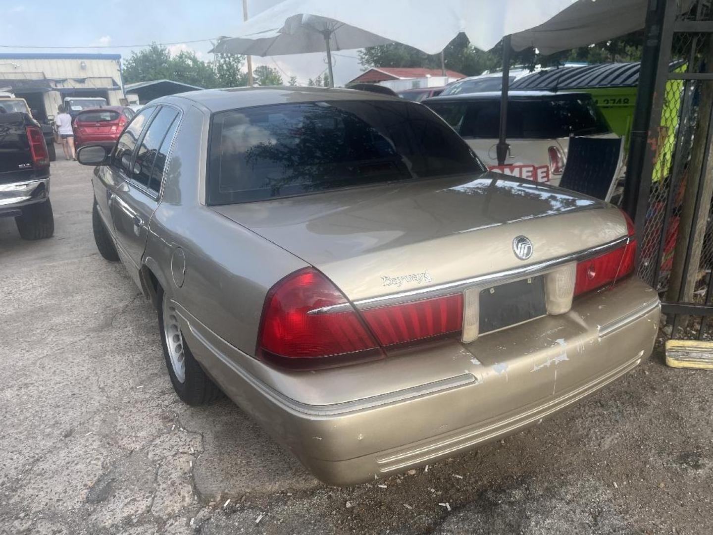 2000 BROWN MERCURY GRAND MARQUIS LS (2MEFM75W5YX) with an 4.6L V8 SOHC 16V engine, AUTOMATIC transmission, located at 2303 West Mt. Houston, Houston, 77038, (281) 507-3956, 29.771597, -95.339569 - Photo#2