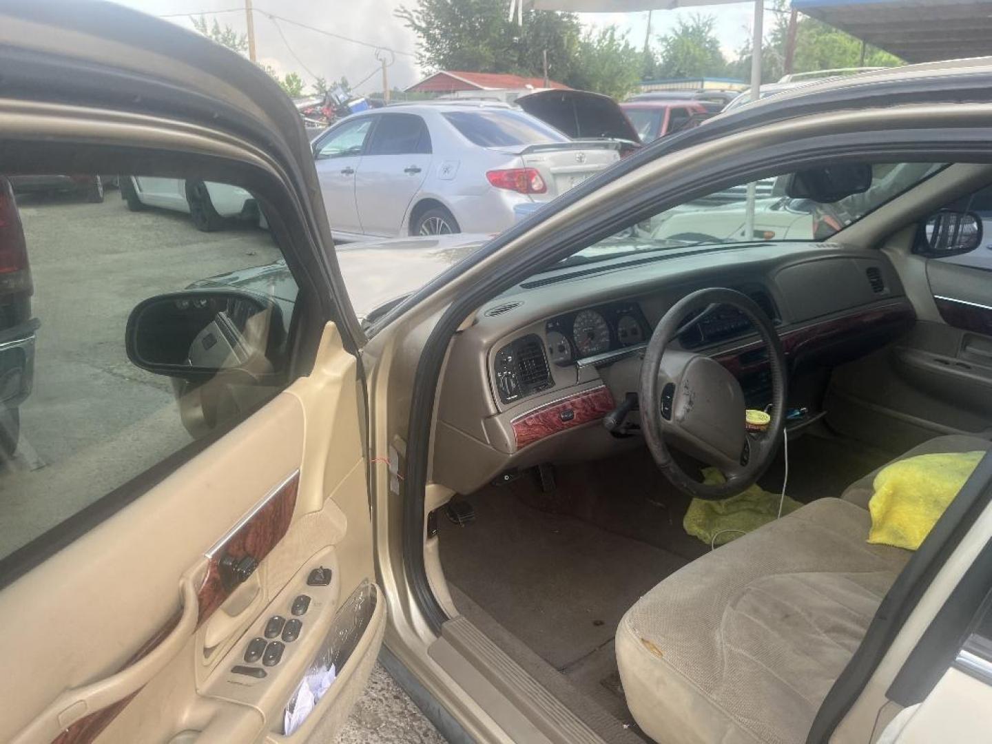 2000 BROWN MERCURY GRAND MARQUIS LS (2MEFM75W5YX) with an 4.6L V8 SOHC 16V engine, AUTOMATIC transmission, located at 2303 West Mt. Houston, Houston, 77038, (281) 507-3956, 29.771597, -95.339569 - Photo#3