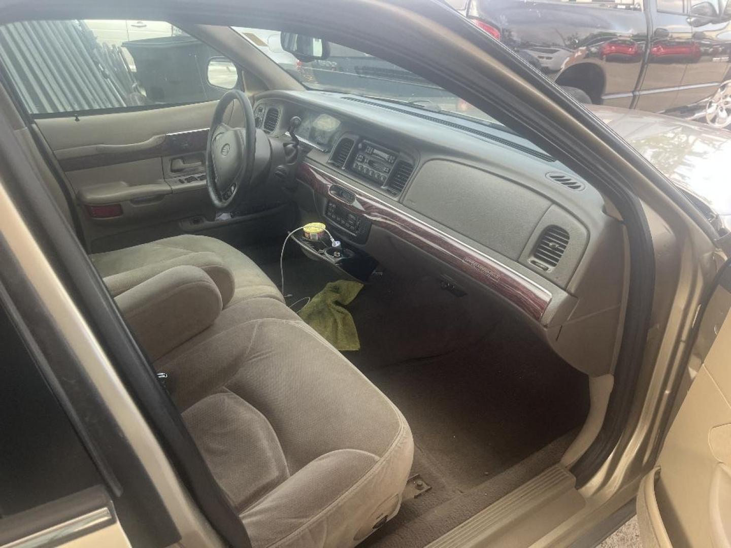 2000 BROWN MERCURY GRAND MARQUIS LS (2MEFM75W5YX) with an 4.6L V8 SOHC 16V engine, AUTOMATIC transmission, located at 2303 West Mt. Houston, Houston, 77038, (281) 507-3956, 29.771597, -95.339569 - Photo#4