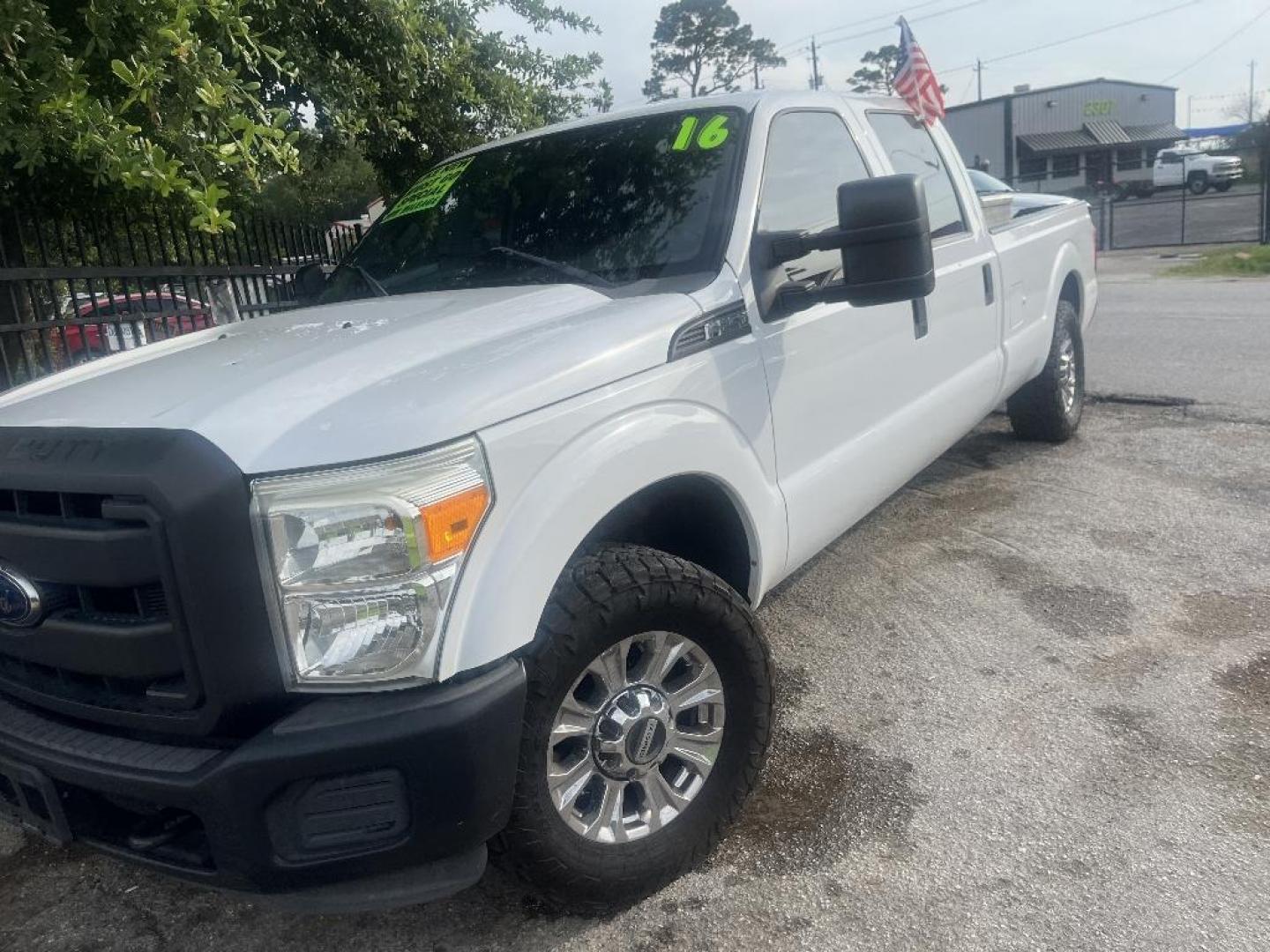 2016 WHITE FORD F-250 SD King Ranch Crew Cab 2WD (1FT7W2A6XGE) with an 6.2L V8 OHV 16V engine, AUTOMATIC transmission, located at 2303 West Mt. Houston, Houston, 77038, (281) 507-3956, 29.771597, -95.339569 - Photo#0