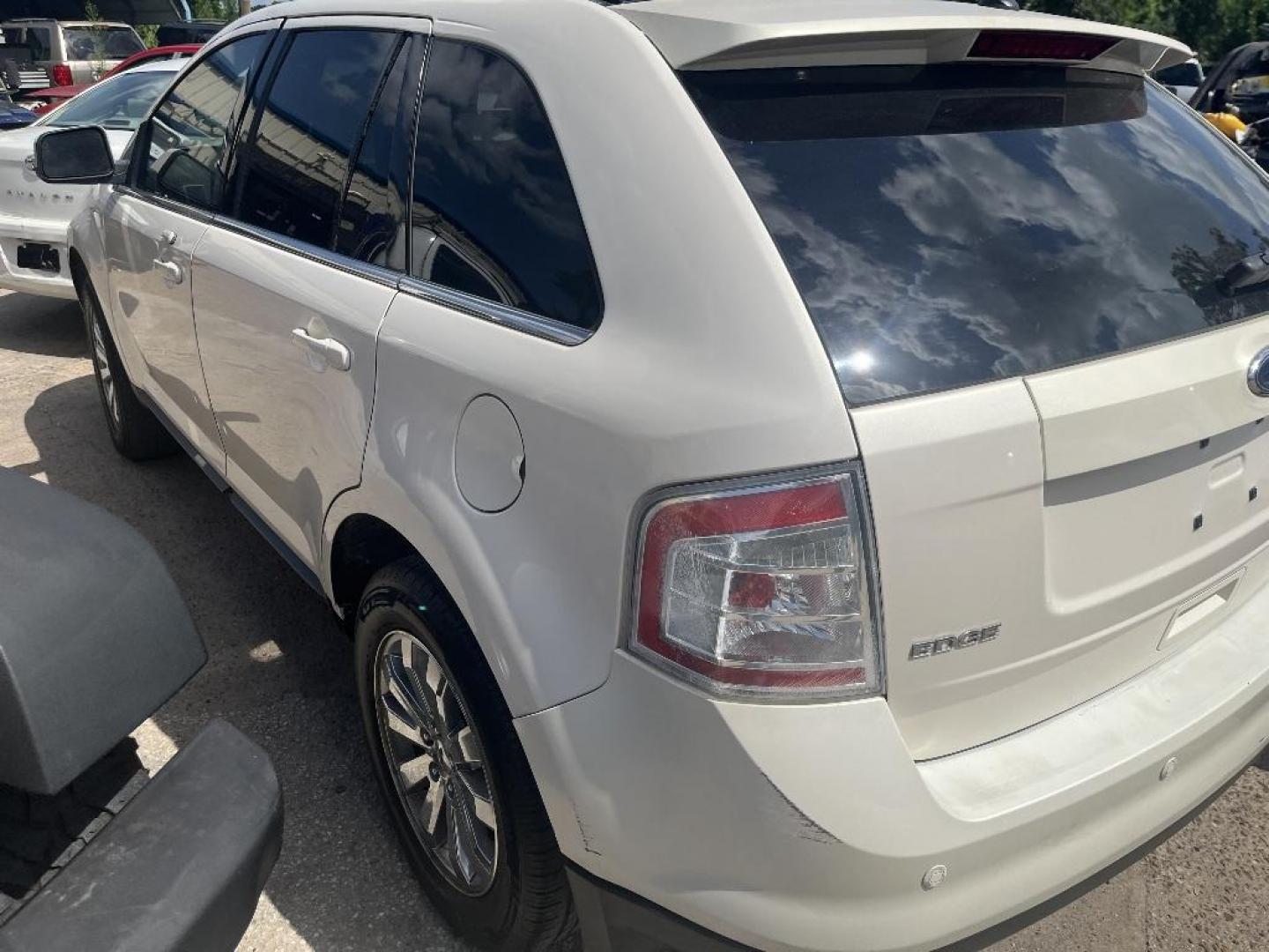 2008 WHITE FORD EDGE Limited FWD (2FMDK39C38B) with an 3.5L V6 DOHC 24V engine, AUTOMATIC transmission, located at 2303 West Mt. Houston, Houston, 77038, (281) 507-3956, 29.771597, -95.339569 - Photo#4
