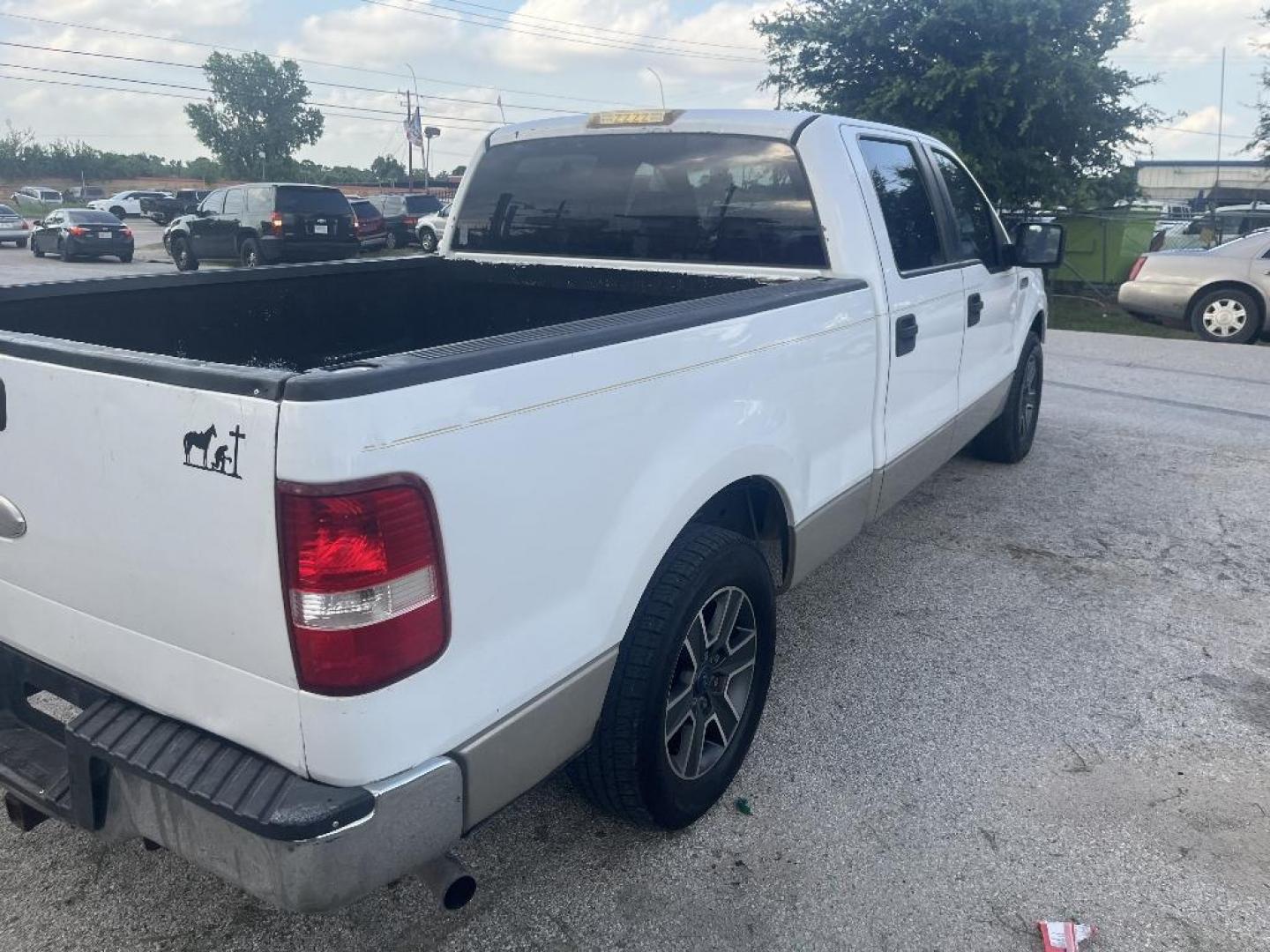 2008 WHITE FORD F-150 Lariat SuperCrew 2WD (1FTPW12VX8F) with an 5.4L V8 SOHC 24V FFV engine, AUTOMATIC transmission, located at 2303 West Mt. Houston, Houston, 77038, (281) 507-3956, 29.771597, -95.339569 - Photo#1
