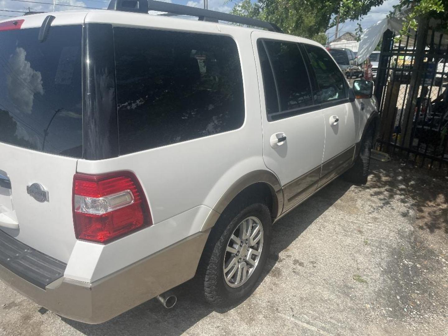 2012 WHITE FORD EXPEDITION King Ranch 4WD (1FMJU1J51CE) with an 5.4L V8 SOHC 16V FFV engine, AUTOMATIC transmission, located at 2303 West Mt. Houston, Houston, 77038, (281) 507-3956, 29.771597, -95.339569 - Photo#1