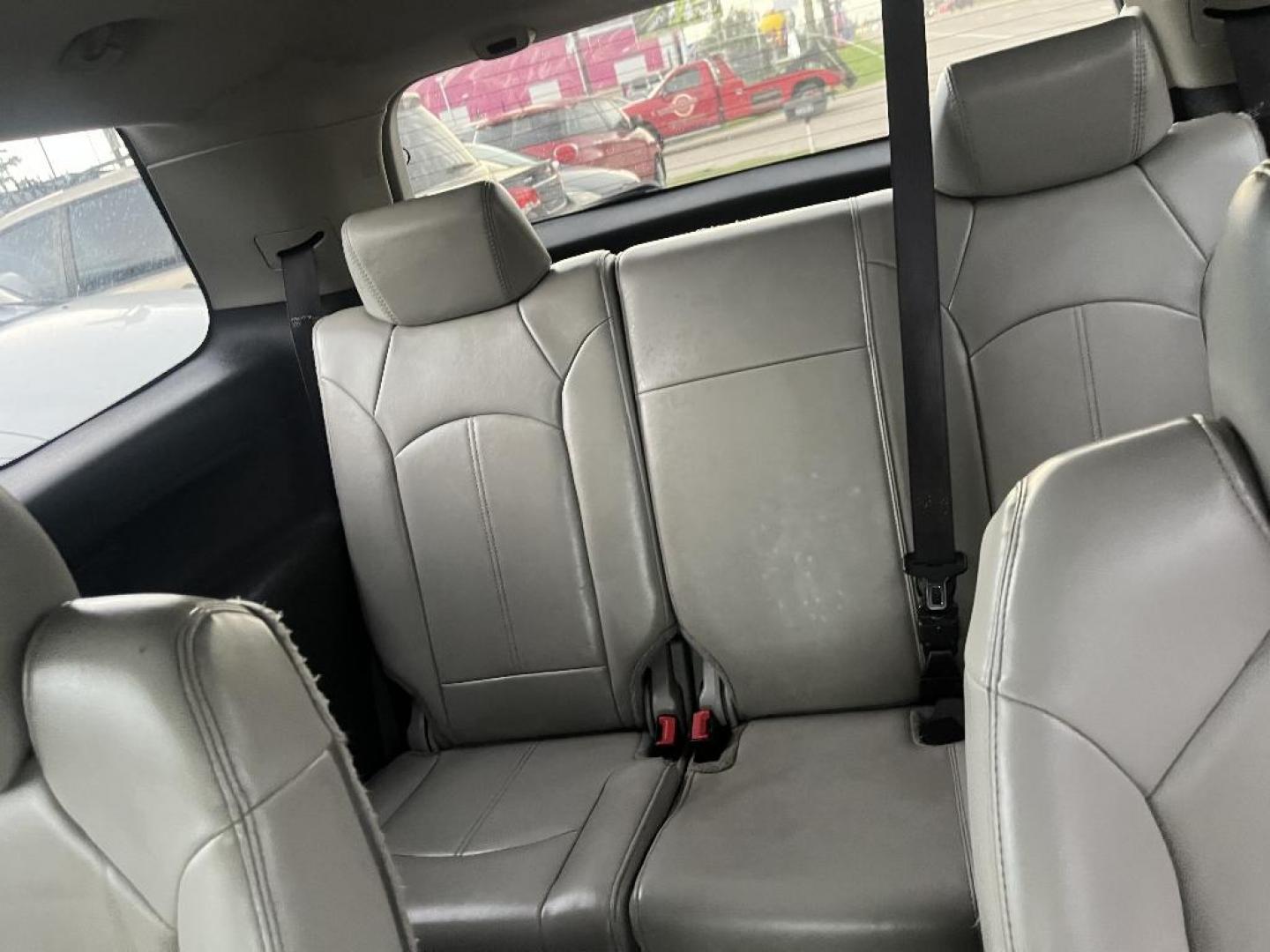 2009 WHITE GMC ACADIA SLT-2 FWD (1GKER33D29J) with an 3.6L V6 DOHC 24V engine, AUTOMATIC transmission, located at 2303 West Mt. Houston, Houston, 77038, (281) 507-3956, 29.771597, -95.339569 - Photo#1
