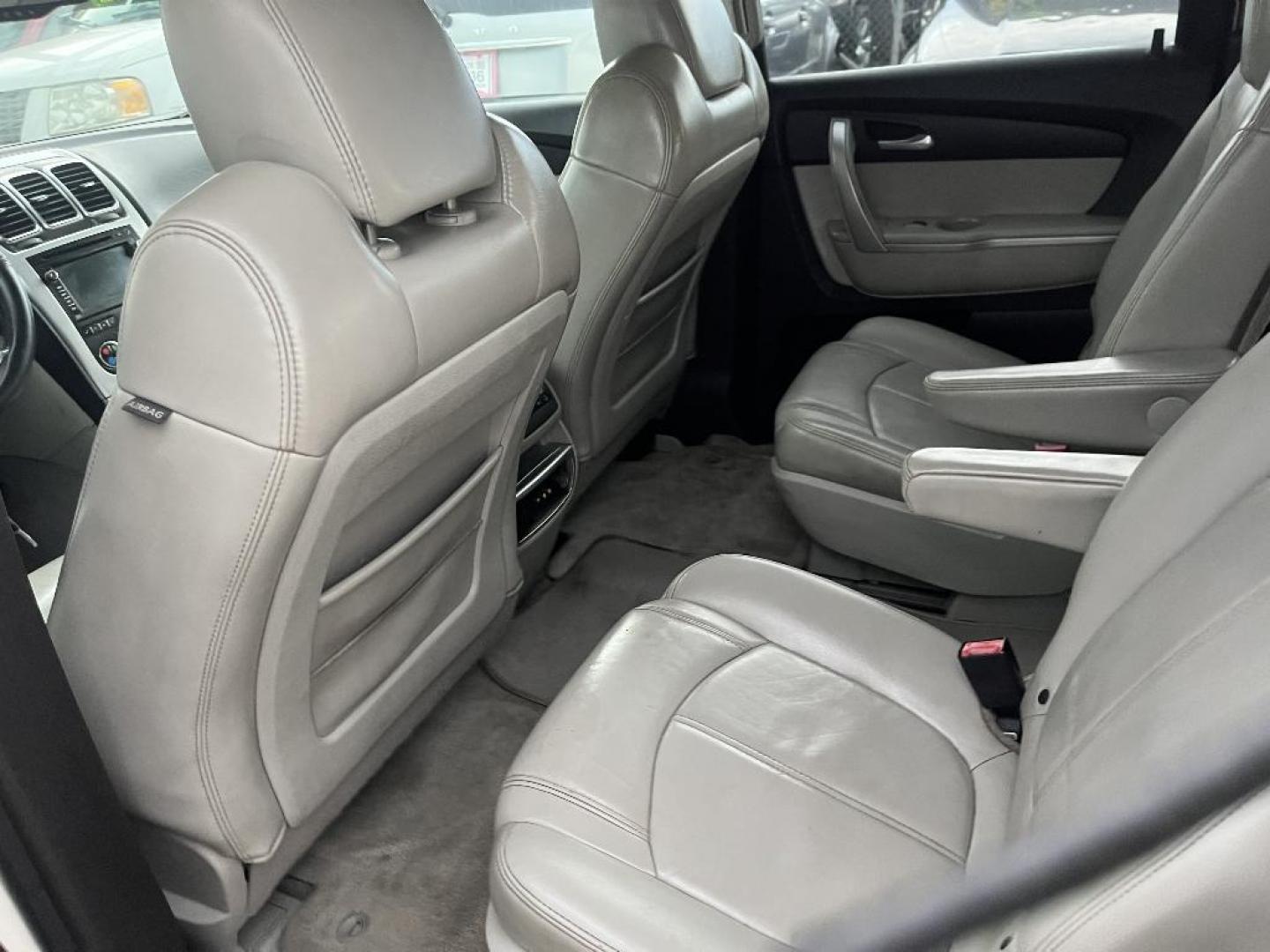 2009 WHITE GMC ACADIA SLT-2 FWD (1GKER33D29J) with an 3.6L V6 DOHC 24V engine, AUTOMATIC transmission, located at 2303 West Mt. Houston, Houston, 77038, (281) 507-3956, 29.771597, -95.339569 - Photo#2