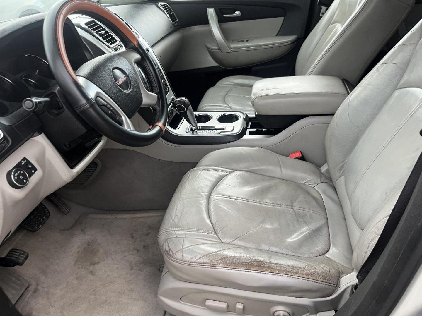 2009 WHITE GMC ACADIA SLT-2 FWD (1GKER33D29J) with an 3.6L V6 DOHC 24V engine, AUTOMATIC transmission, located at 2303 West Mt. Houston, Houston, 77038, (281) 507-3956, 29.771597, -95.339569 - Photo#3