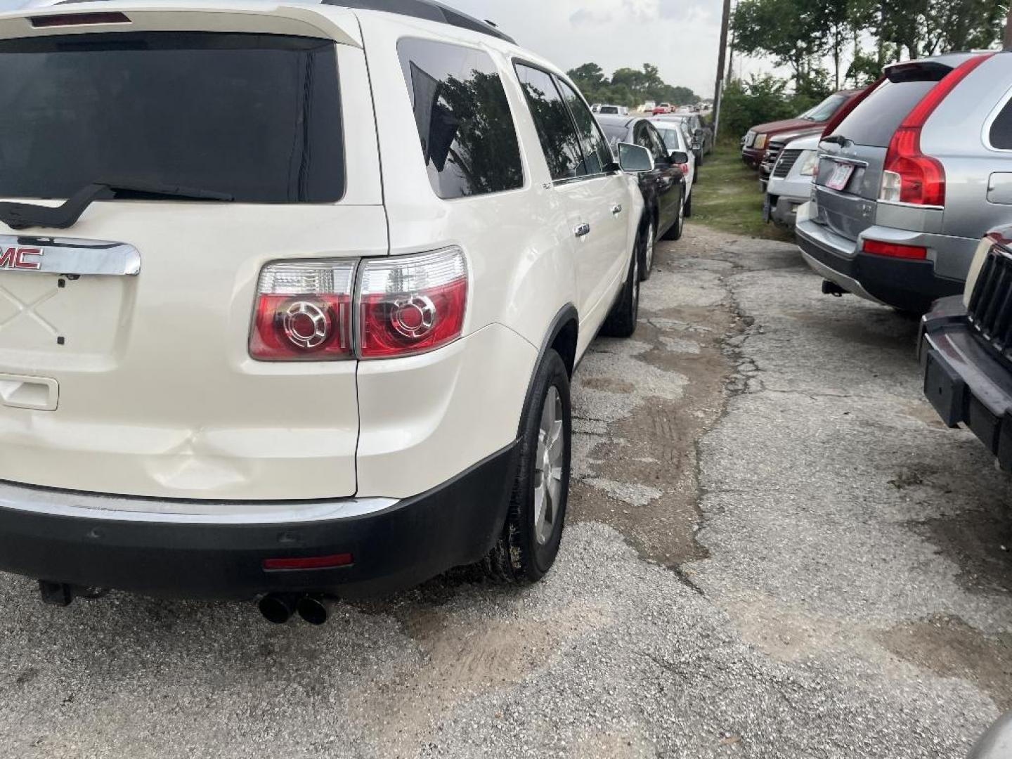 2009 WHITE GMC ACADIA SLT-2 FWD (1GKER33D29J) with an 3.6L V6 DOHC 24V engine, AUTOMATIC transmission, located at 2303 West Mt. Houston, Houston, 77038, (281) 507-3956, 29.771597, -95.339569 - Photo#5