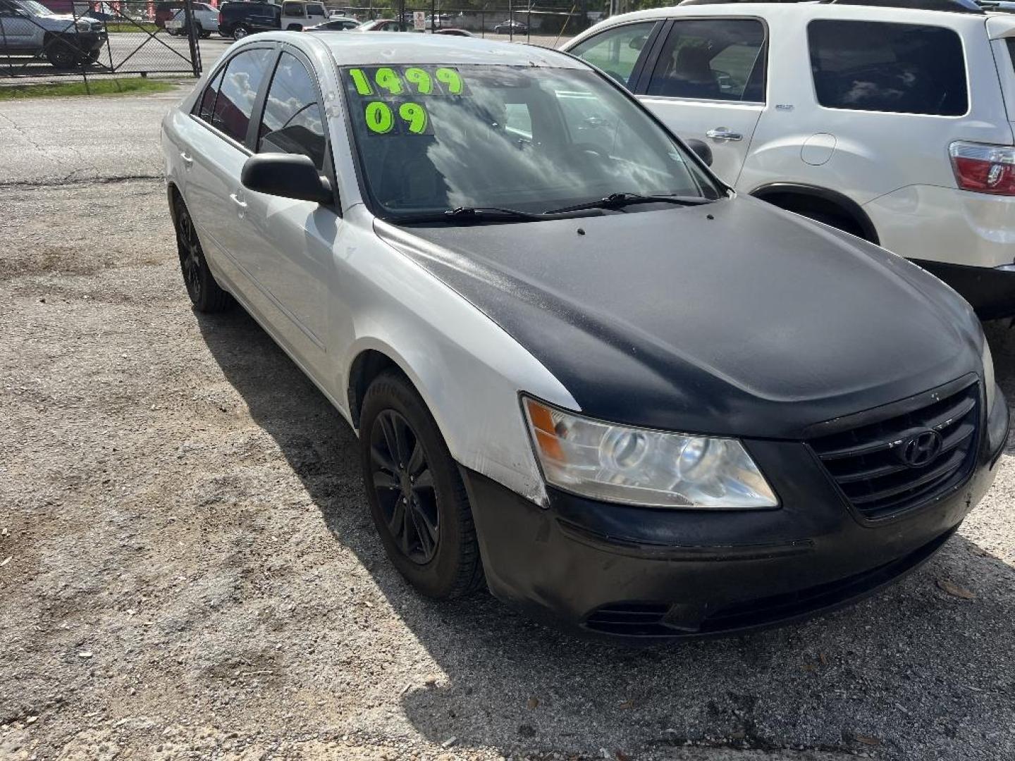 2009 WHITE HYUNDAI SONATA GLS (5NPET46C49H) with an 2.4L L4 DOHC 16V engine, AUTOMATIC transmission, located at 2303 West Mt. Houston, Houston, 77038, (281) 507-3956, 29.771597, -95.339569 - Photo#0
