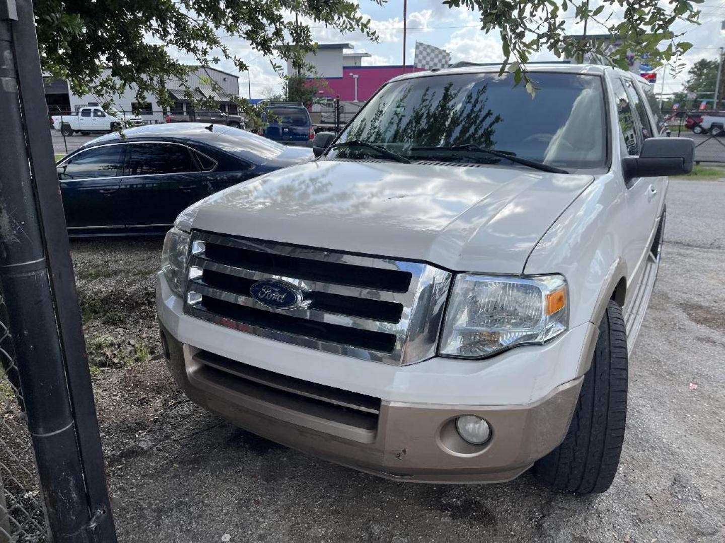 2012 WHITE FORD EXPEDITION EL King Ranch 2WD (1FMJK1H58CE) with an 5.4L V8 SOHC 16V FFV engine, AUTOMATIC transmission, located at 2303 West Mt. Houston, Houston, 77038, (281) 507-3956, 29.771597, -95.339569 - Photo#5