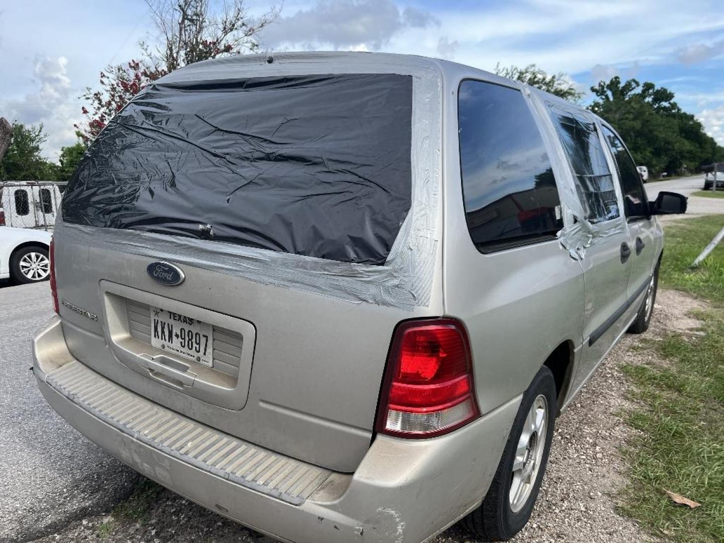2004 GRAY FORD FREESTAR S (2FMZA50634B) with an 3.9L V6 OHV 12V engine, AUTOMATIC transmission, located at 2303 West Mt. Houston, Houston, 77038, (281) 507-3956, 29.771597, -95.339569 - Photo#2