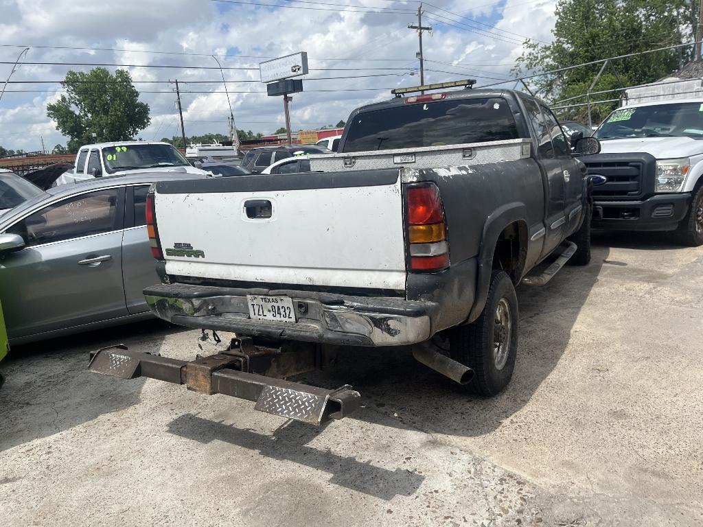photo of 2004 GMC SIERRA 2500HD SLT Ext. Cab Short Bed 2WD