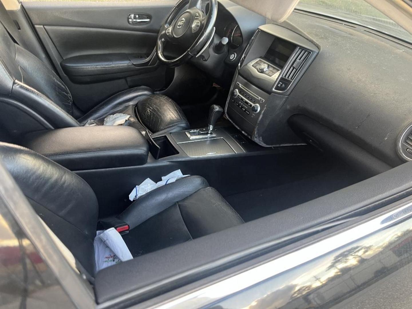 2010 BLACK NISSAN MAXIMA SV (1N4AA5APXAC) with an 3.5L V6 DOHC 24V engine, AUTOMATIC transmission, located at 2303 West Mt. Houston, Houston, 77038, (281) 507-3956, 29.771597, -95.339569 - Photo#2