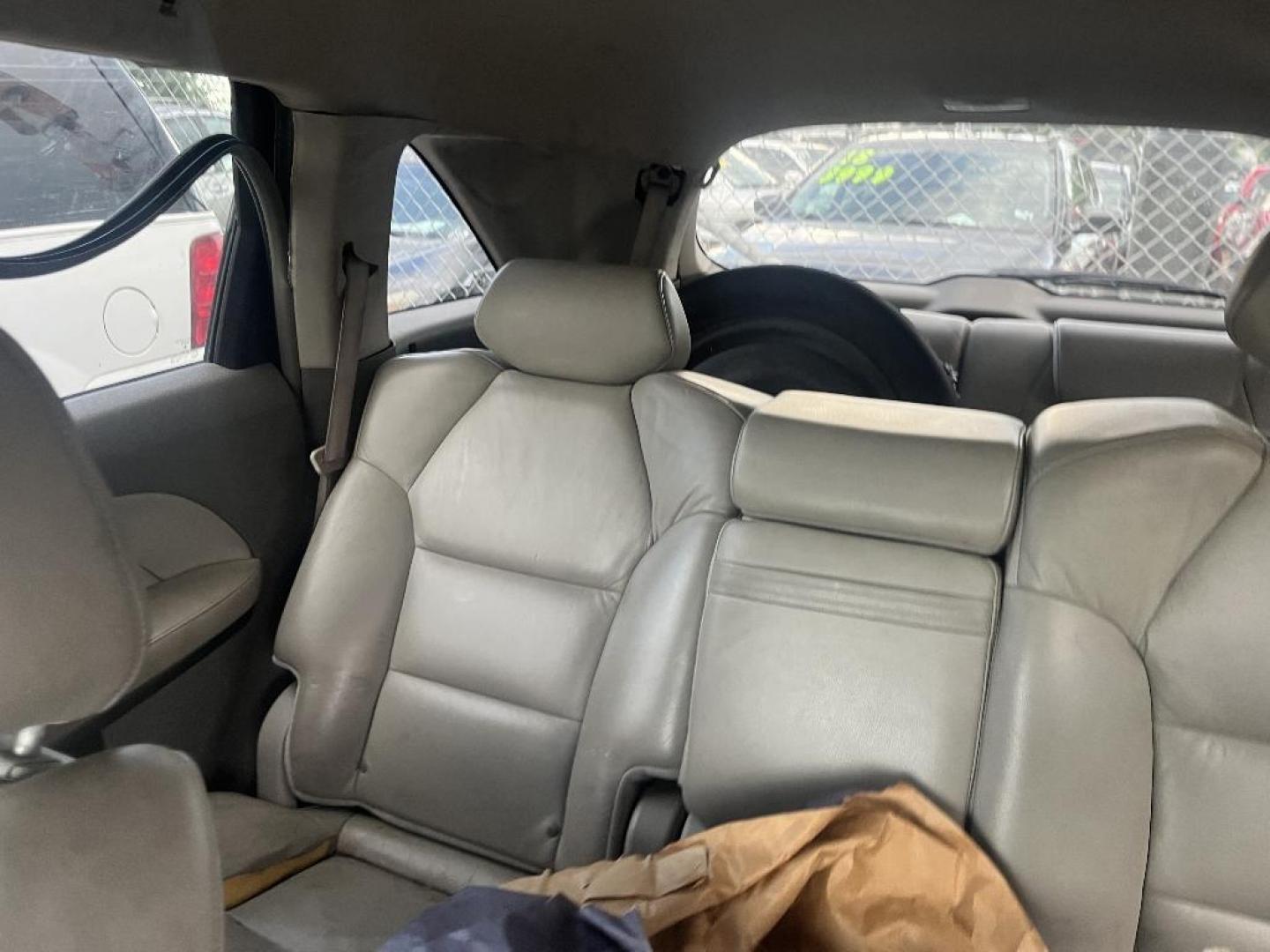2007 GRAY ACURA MDX Base (2HNYD28247H) with an 3.7L V6 SOHC 24V engine, AUTOMATIC transmission, located at 2303 West Mt. Houston, Houston, 77038, (281) 507-3956, 29.771597, -95.339569 - Photo#6