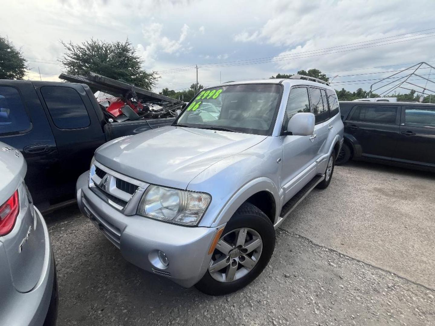 2006 GRAY MITSUBISHI MONTERO Limited 4WD (JA4MW51S66J) with an 3.8L V6 SOHC 24V engine, AUTOMATIC transmission, located at 2303 West Mt. Houston, Houston, 77038, (281) 507-3956, 29.771597, -95.339569 - Photo#0