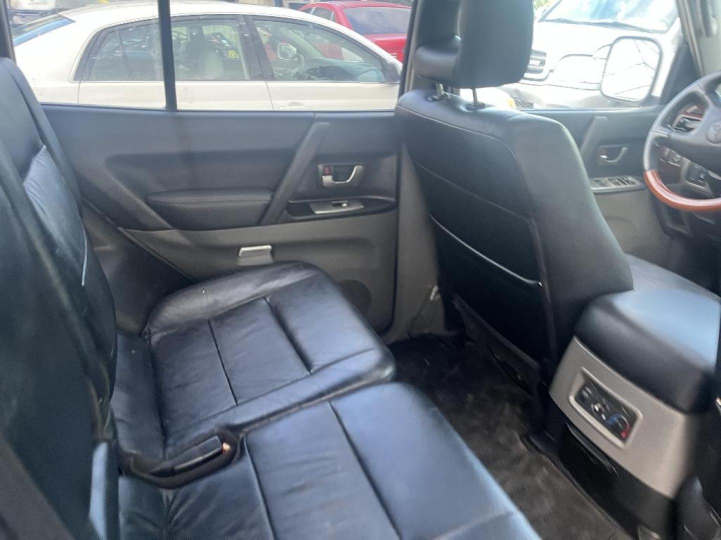 2006 GRAY MITSUBISHI MONTERO Limited 4WD (JA4MW51S66J) with an 3.8L V6 SOHC 24V engine, AUTOMATIC transmission, located at 2303 West Mt. Houston, Houston, 77038, (281) 507-3956, 29.771597, -95.339569 - Photo#3