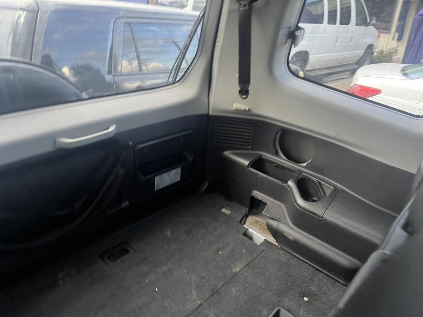 2006 GRAY MITSUBISHI MONTERO Limited 4WD (JA4MW51S66J) with an 3.8L V6 SOHC 24V engine, AUTOMATIC transmission, located at 2303 West Mt. Houston, Houston, 77038, (281) 507-3956, 29.771597, -95.339569 - Photo#4