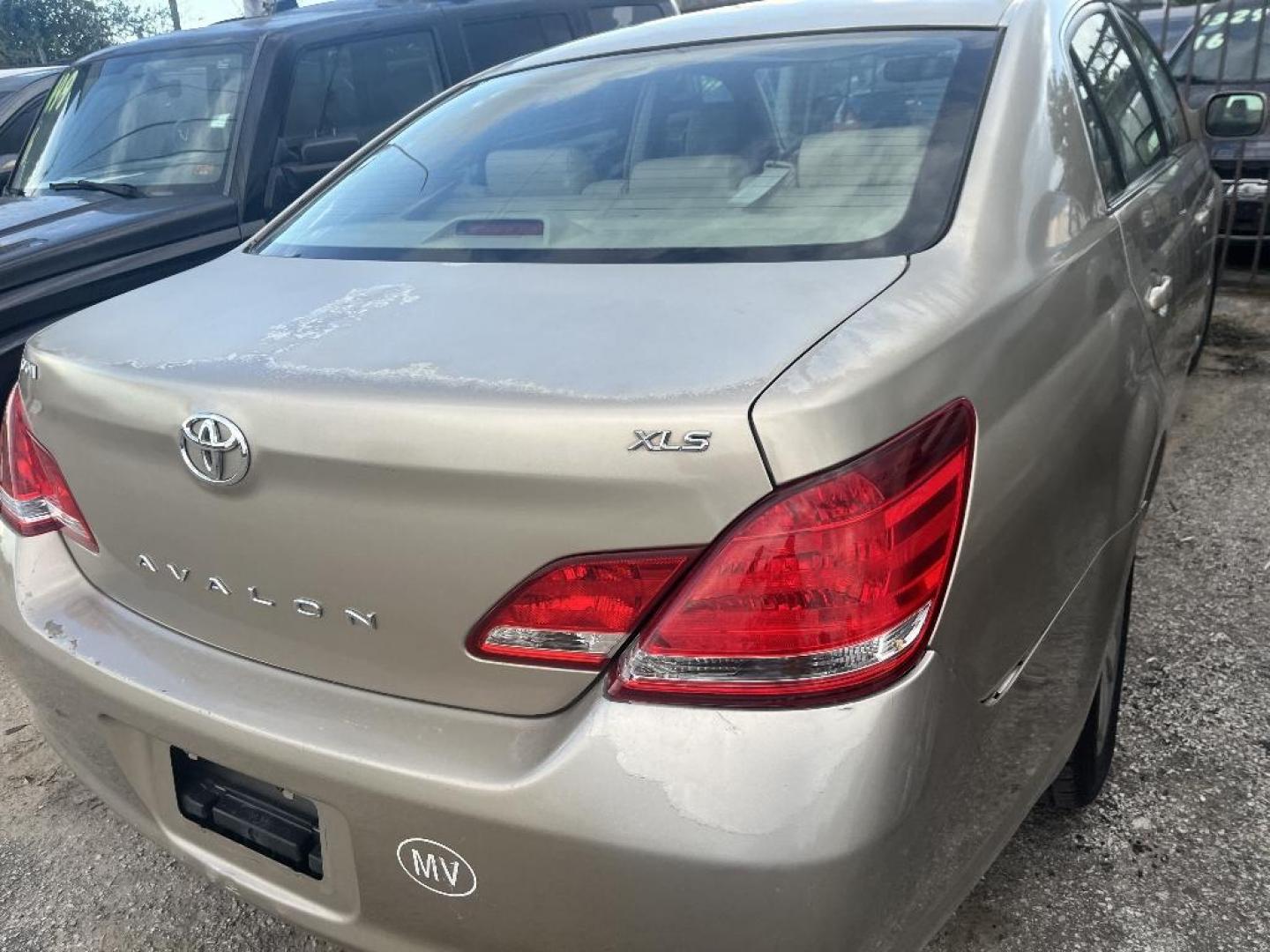 2007 BROWN TOYOTA AVALON Limited (4T1BK36B67U) with an 3.5L V6 DOHC 24V engine, AUTOMATIC transmission, located at 2303 West Mt. Houston, Houston, 77038, (281) 507-3956, 29.771597, -95.339569 - Photo#4
