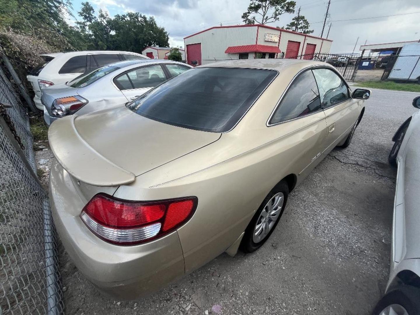 2000 BROWN TOYOTA CAMRY SOLARA SE (2T1CF22P2YC) with an 3.0L V6 DOHC 24V engine, AUTOMATIC transmission, located at 2303 West Mt. Houston, Houston, 77038, (281) 507-3956, 29.771597, -95.339569 - Photo#3