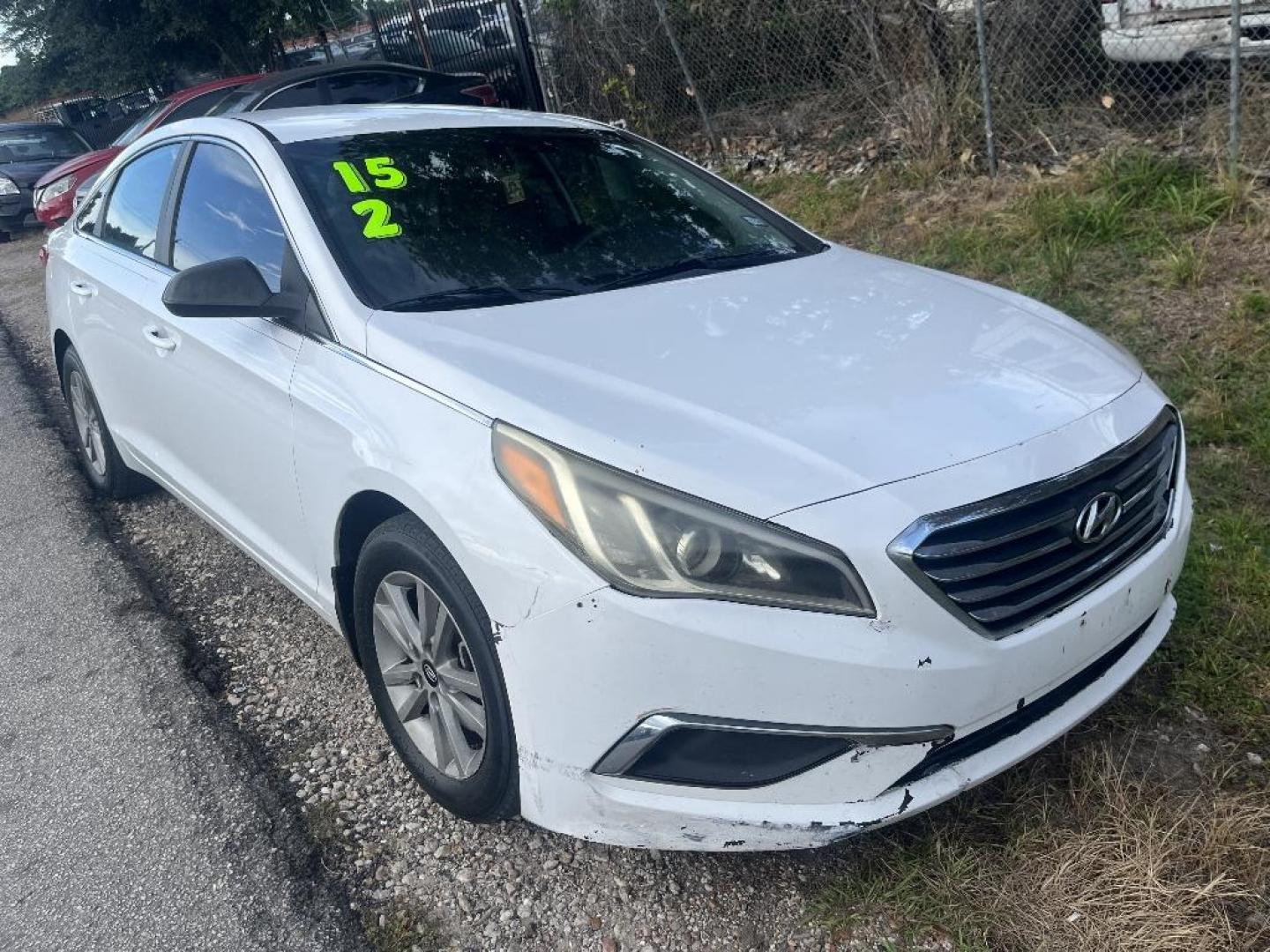 2015 WHITE HYUNDAI SONATA SE (5NPE24AF8FH) with an 2.4L L4 DOHC 16V engine, AUTOMATIC transmission, located at 2303 West Mt. Houston, Houston, 77038, (281) 507-3956, 29.771597, -95.339569 - Photo#0