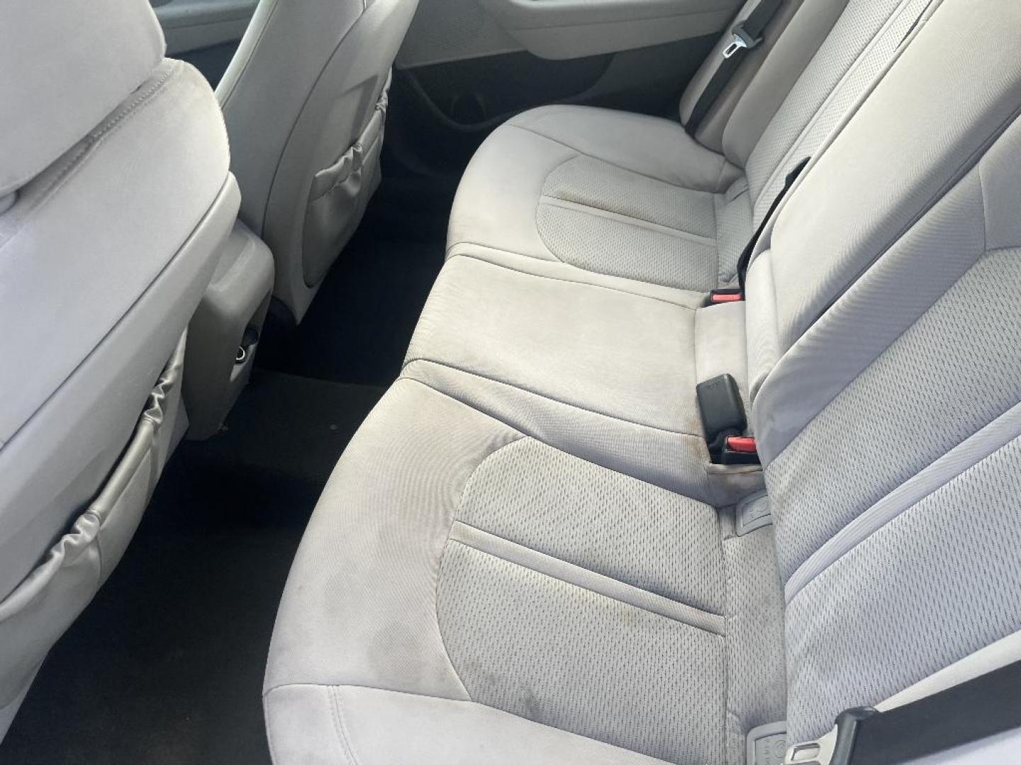 2015 WHITE HYUNDAI SONATA SE (5NPE24AF8FH) with an 2.4L L4 DOHC 16V engine, AUTOMATIC transmission, located at 2303 West Mt. Houston, Houston, 77038, (281) 507-3956, 29.771597, -95.339569 - Photo#3