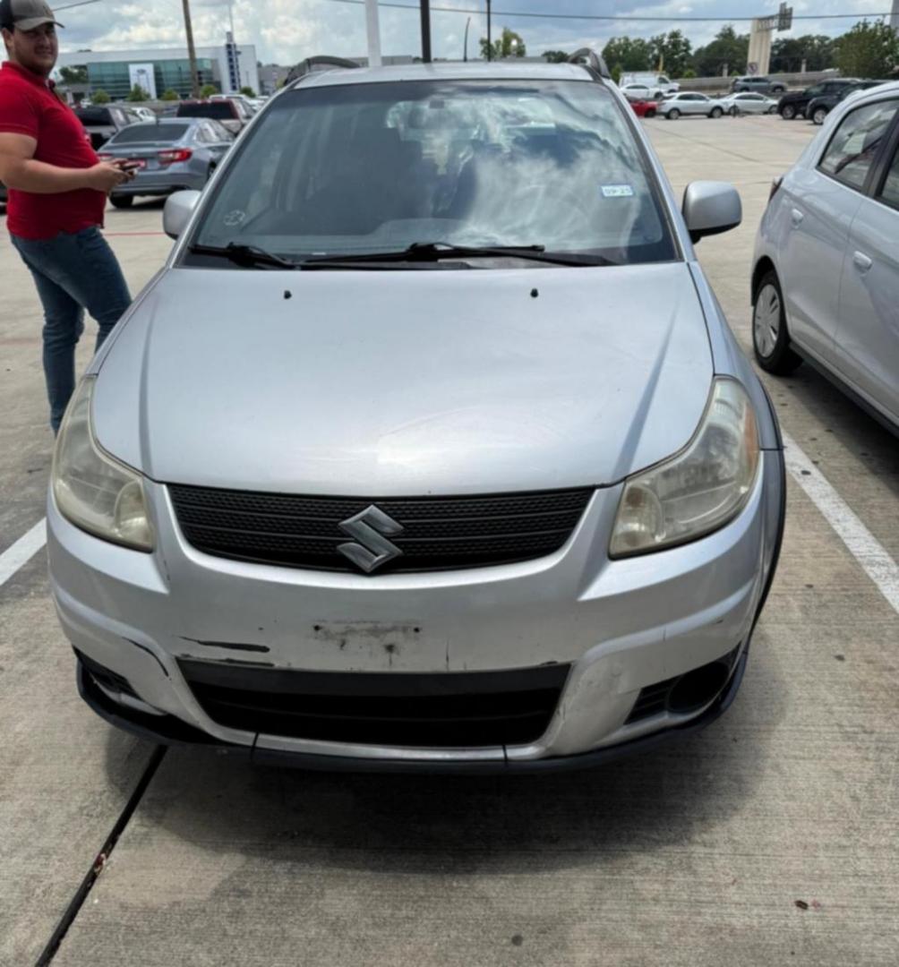 2008 GRAY SUZUKI SX4 CROSSOVER Convenience (JS2YA413385) with an 2.0L L4 DOHC 16V engine, AUTOMATIC transmission, located at 2303 West Mt. Houston, Houston, 77038, (281) 507-3956, 29.771597, -95.339569 - Photo#1