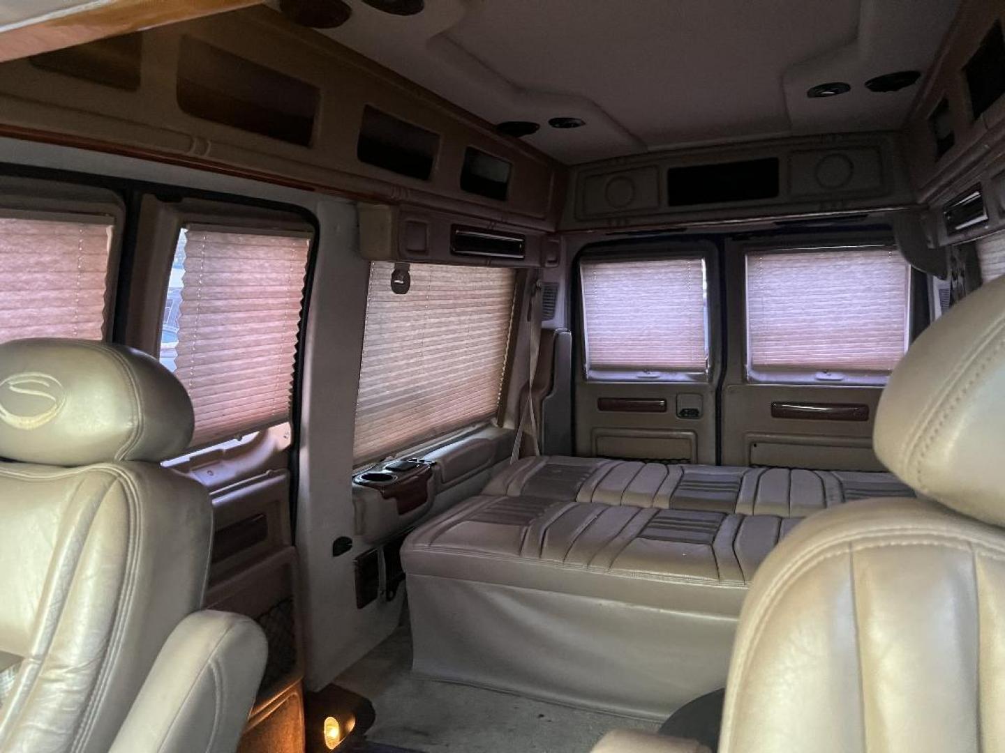 2001 GRAY FORD ECONOLINE E150 (1FDRE14W41H) with an 4.6L V8 SOHC 16V engine, AUTOMATIC transmission, located at 2303 West Mt. Houston, Houston, 77038, (281) 507-3956, 29.771597, -95.339569 - Photo#2