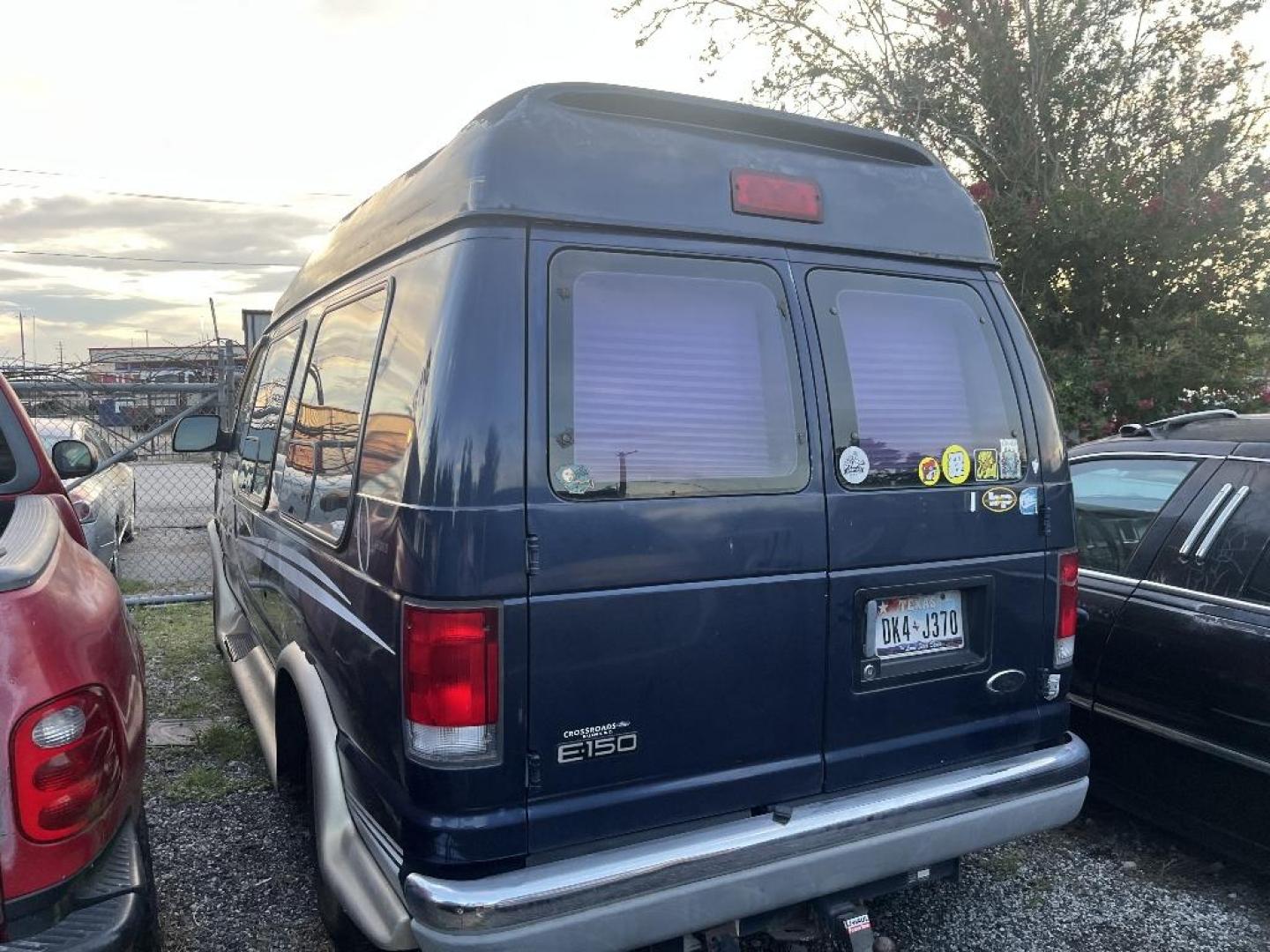 2001 GRAY FORD ECONOLINE E150 (1FDRE14W41H) with an 4.6L V8 SOHC 16V engine, AUTOMATIC transmission, located at 2303 West Mt. Houston, Houston, 77038, (281) 507-3956, 29.771597, -95.339569 - Photo#3