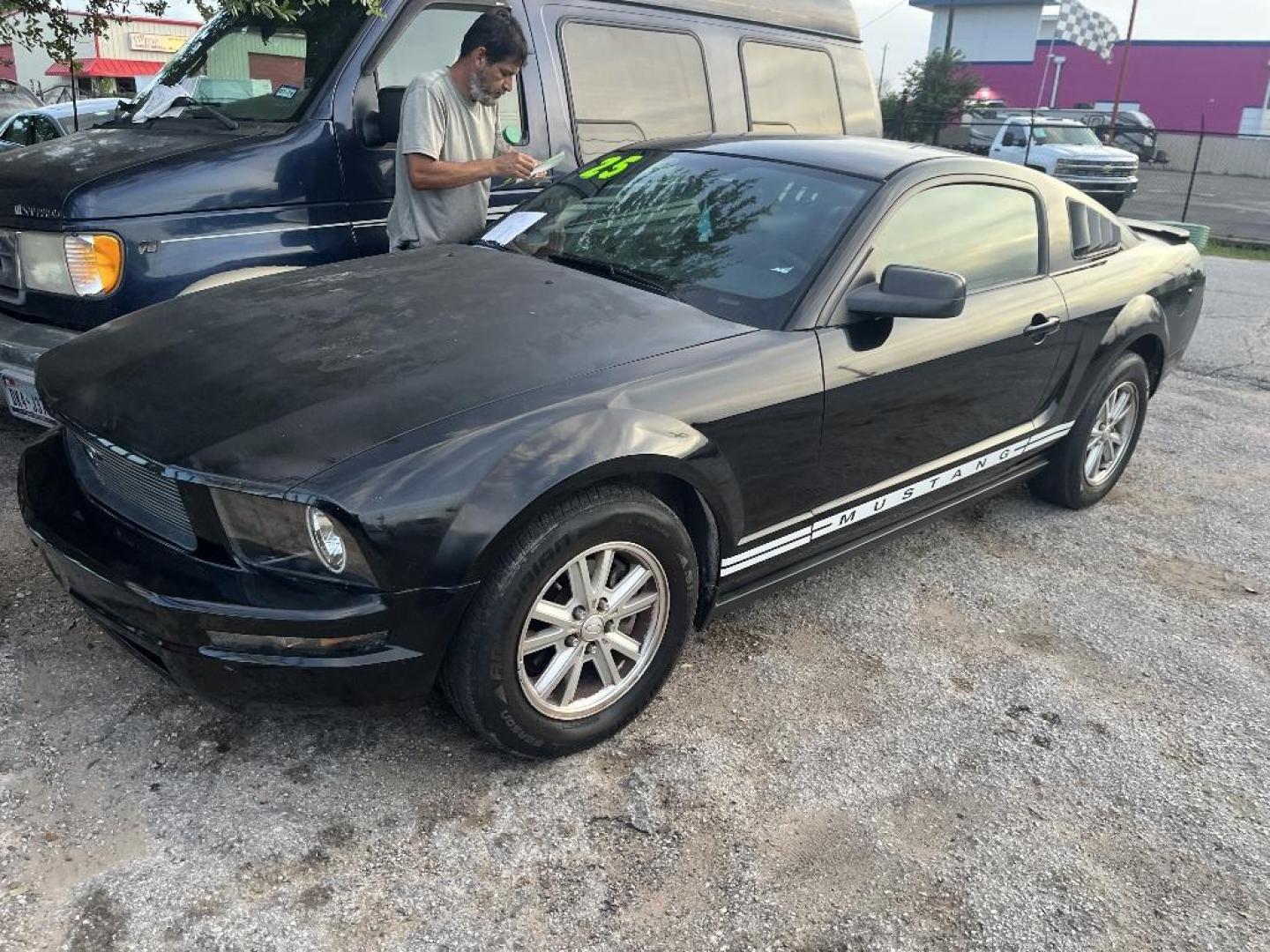 2008 BLACK FORD MUSTANG V6 Premium Coupe (1ZVHT80N585) with an 4.0L V6 SOHC 12V engine, AUTOMATIC transmission, located at 2303 West Mt. Houston, Houston, 77038, (281) 507-3956, 29.771597, -95.339569 - Photo#0