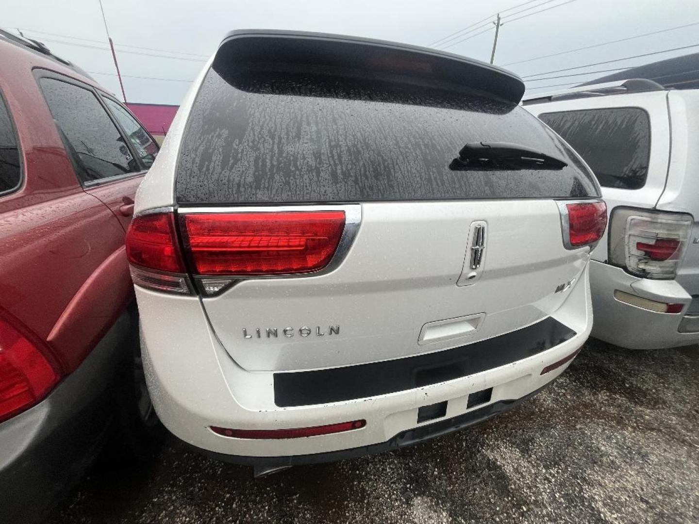 2013 WHITE LINCOLN MKX FWD (2LMDJ6JK8DB) with an 3.7L V6 DOHC 24V engine, AUTOMATIC transmission, located at 2303 West Mt. Houston, Houston, 77038, (281) 507-3956, 29.771597, -95.339569 - Photo#1