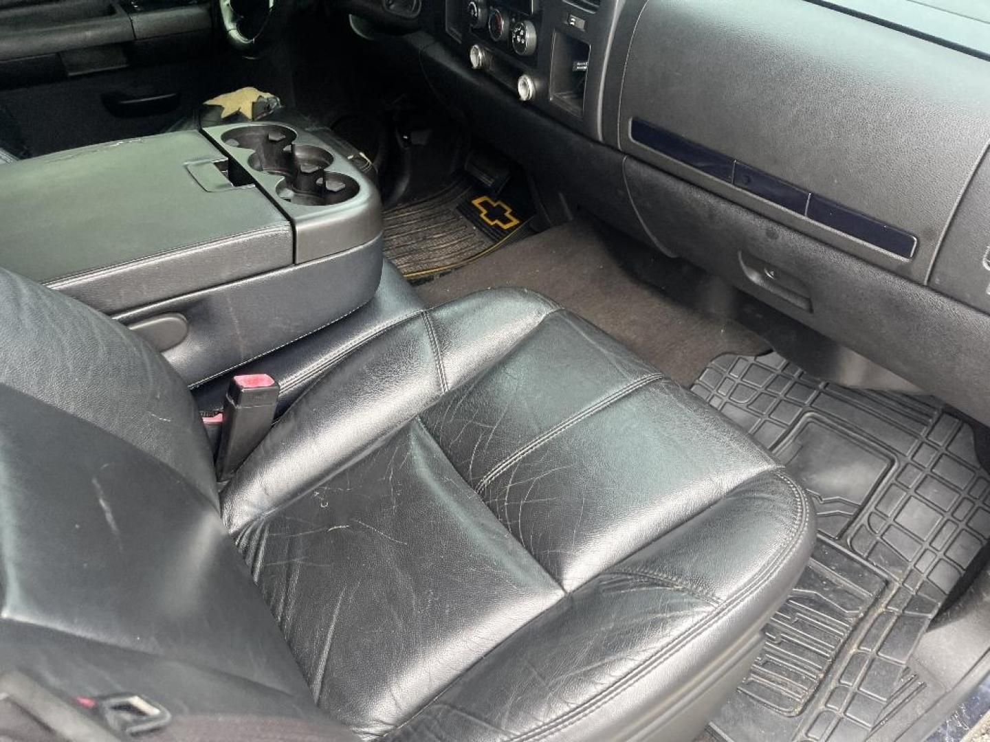 2007 BLUE CHEVROLET SILVERADO 1500 LT1 2WD (1GCEC14057Z) with an 5.3L V8 OHV 16V FFV engine, AUTOMATIC transmission, located at 2303 West Mt. Houston, Houston, 77038, (281) 507-3956, 29.771597, -95.339569 - Photo#2