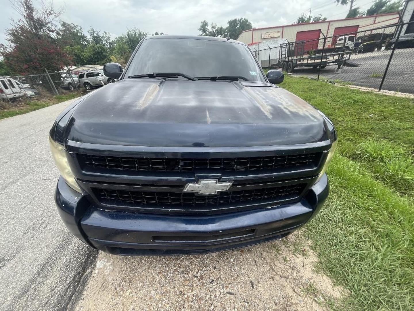 2007 BLUE CHEVROLET SILVERADO 1500 LT1 2WD (1GCEC14057Z) with an 5.3L V8 OHV 16V FFV engine, AUTOMATIC transmission, located at 2303 West Mt. Houston, Houston, 77038, (281) 507-3956, 29.771597, -95.339569 - Photo#5