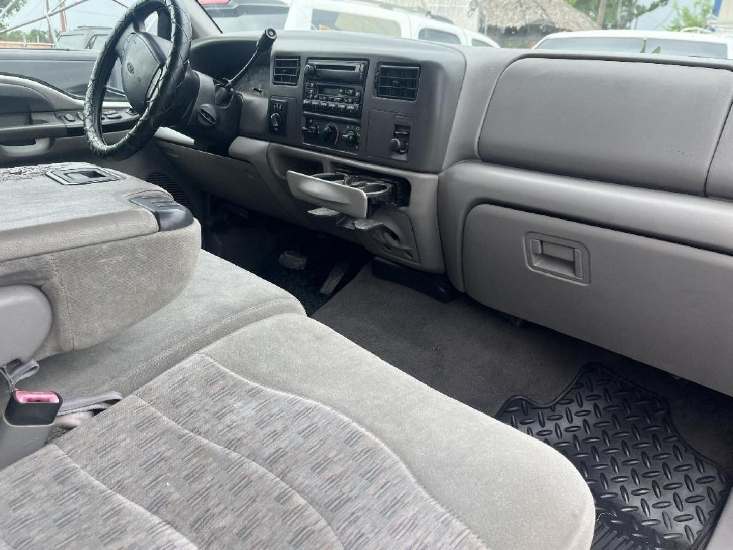 2000 GRAY FORD F-350 SD XL Crew Cab Short Bed 4WD (1FTSW31F4YE) with an 7.3L V8 OHV 16V TURBO DIESEL engine, AUTOMATIC transmission, located at 2303 West Mt. Houston, Houston, 77038, (281) 507-3956, 29.771597, -95.339569 - Photo#1