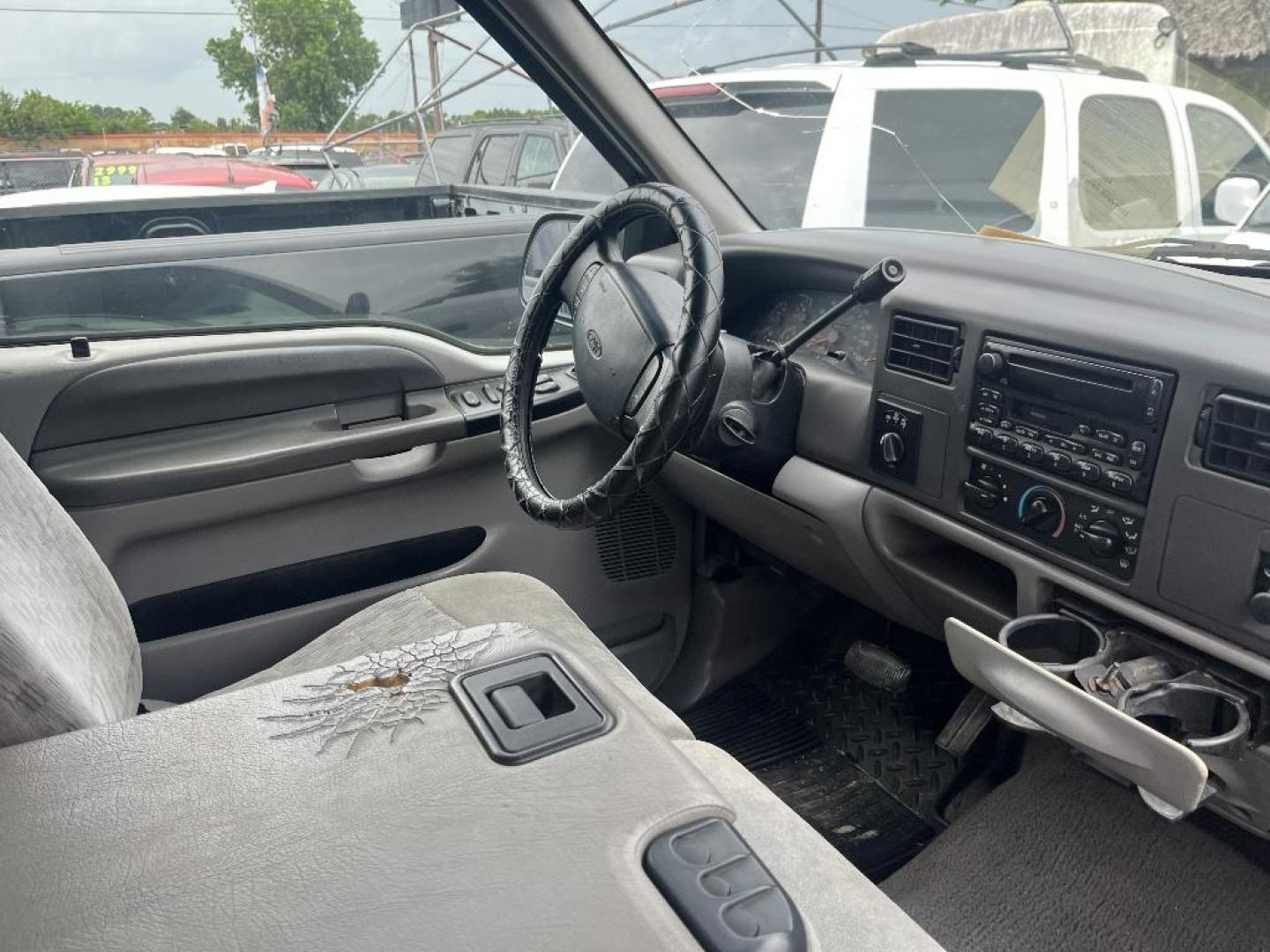 2000 GRAY FORD F-350 SD XL Crew Cab Short Bed 4WD (1FTSW31F4YE) with an 7.3L V8 OHV 16V TURBO DIESEL engine, AUTOMATIC transmission, located at 2303 West Mt. Houston, Houston, 77038, (281) 507-3956, 29.771597, -95.339569 - Photo#3