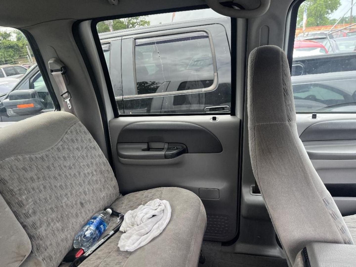 2000 GRAY FORD F-350 SD XL Crew Cab Short Bed 4WD (1FTSW31F4YE) with an 7.3L V8 OHV 16V TURBO DIESEL engine, AUTOMATIC transmission, located at 2303 West Mt. Houston, Houston, 77038, (281) 507-3956, 29.771597, -95.339569 - Photo#4