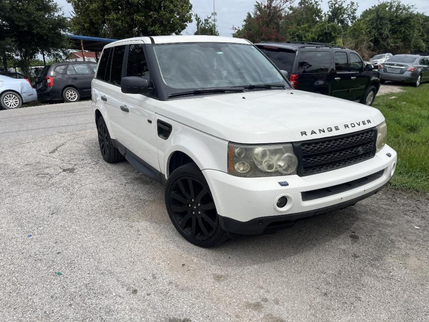 2006 WHITE LAND ROVER RANGE ROVER SPORT Supercharged (SALSH23456A) with an 4.2L V8 DOHC 32V SUPERCHARGED engine, AUTOMATIC transmission, located at 2303 West Mt. Houston, Houston, 77038, (281) 507-3956, 29.771597, -95.339569 - Photo#0
