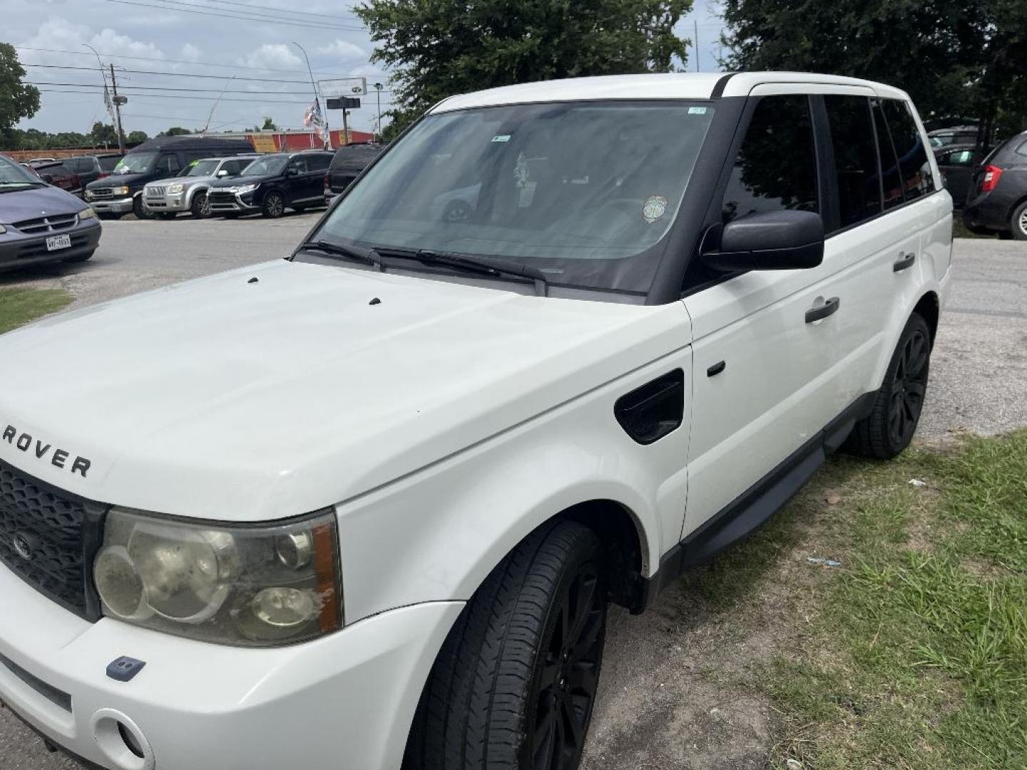 2006 WHITE LAND ROVER RANGE ROVER SPORT Supercharged (SALSH23456A) with an 4.2L V8 DOHC 32V SUPERCHARGED engine, AUTOMATIC transmission, located at 2303 West Mt. Houston, Houston, 77038, (281) 507-3956, 29.771597, -95.339569 - Photo#1